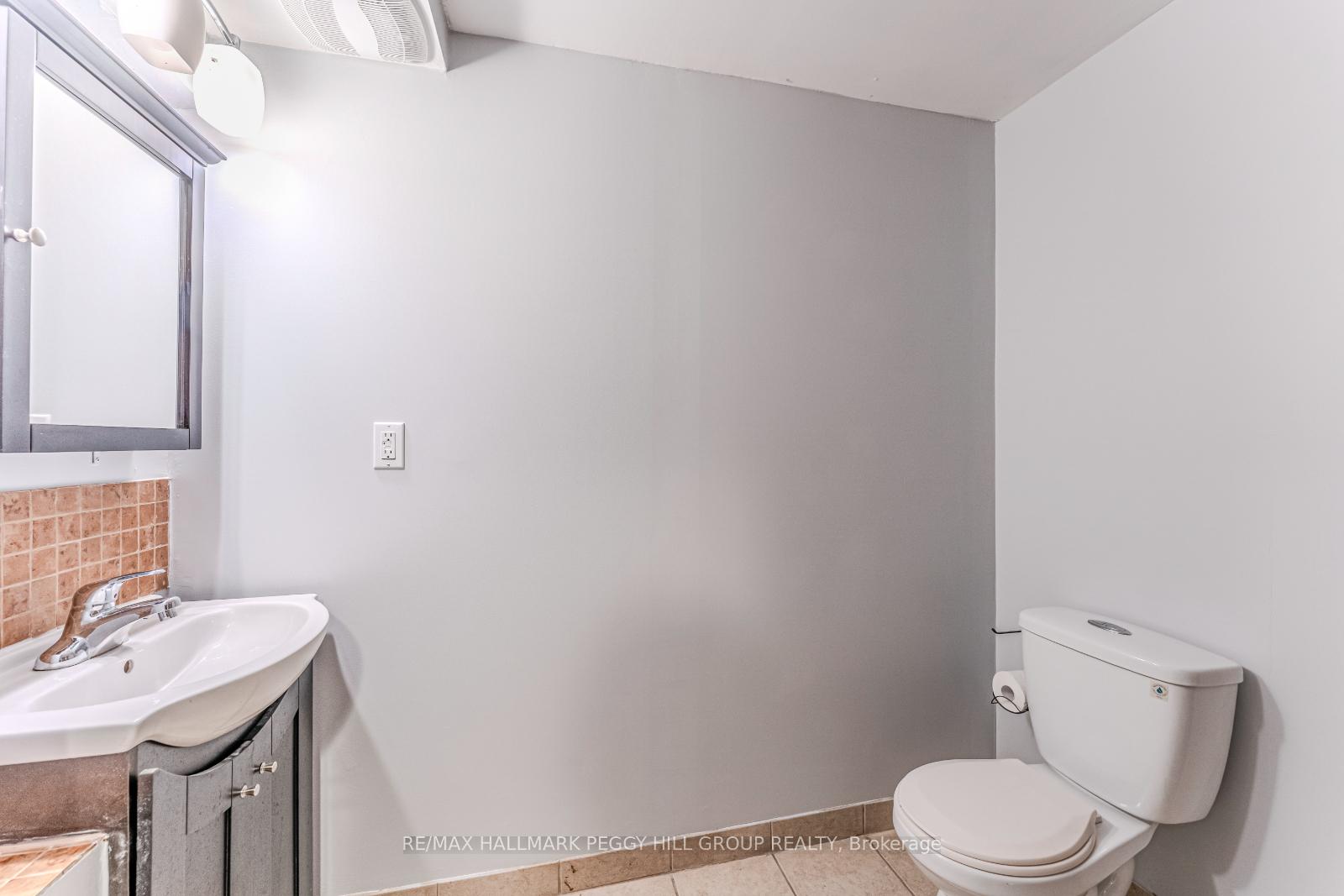 Photo 14 of 17 Bartor Boulevard, Barrie, Painswick South — HOMEH
