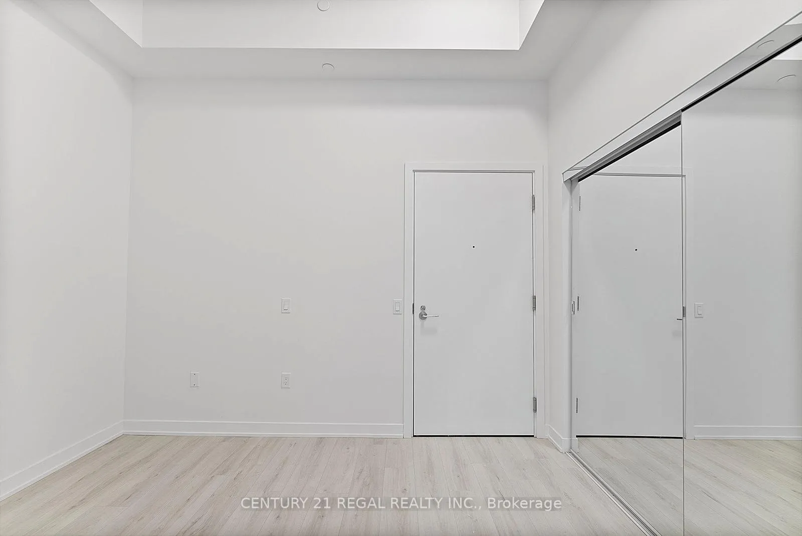 Photo 3 of Unit 1303, 110 Broadway Avenue, Toronto, Mount Pleasant West — HOMEH