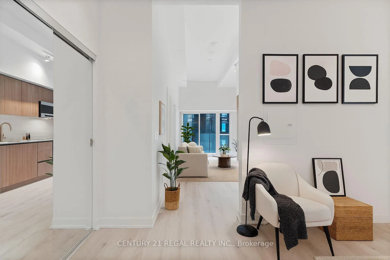 Photo 4 of Unit 1303, 110 Broadway Avenue, Toronto, Mount Pleasant West — HOMEH