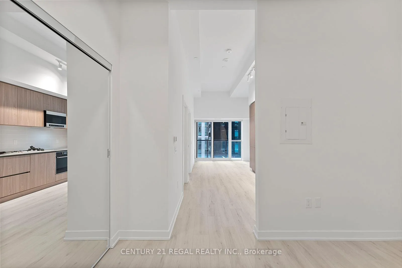 Photo 5 of Unit 1303, 110 Broadway Avenue, Toronto, Mount Pleasant West — HOMEH