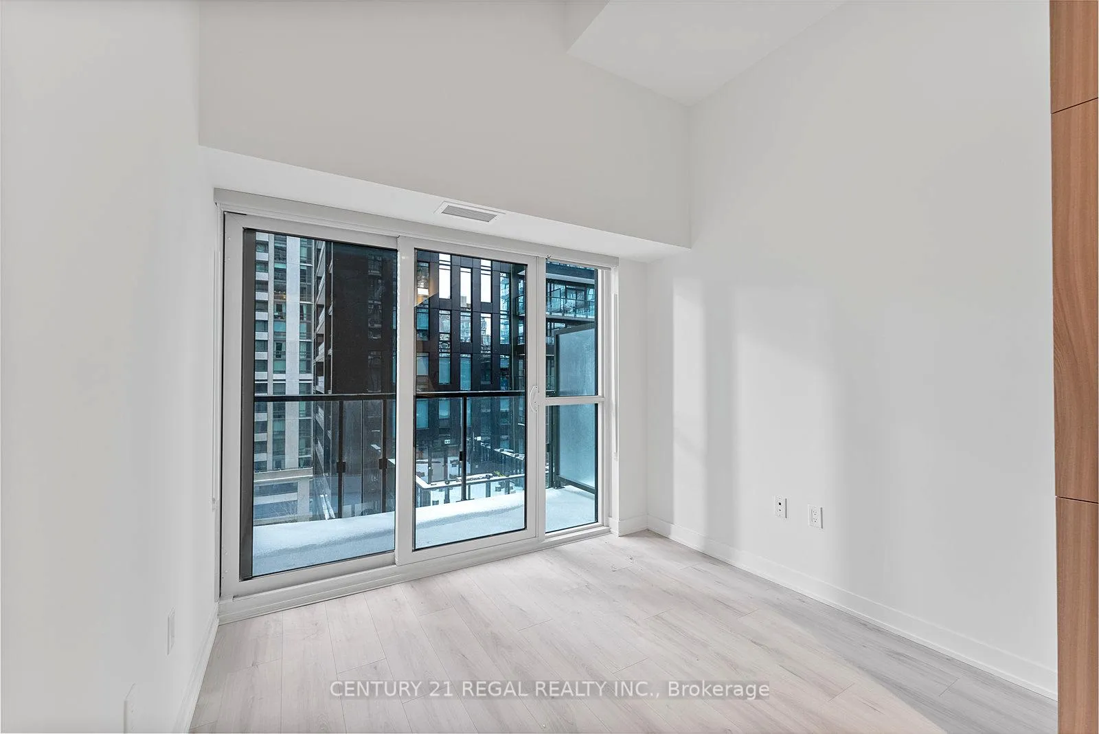 Photo 9 of Unit 1303, 110 Broadway Avenue, Toronto, Mount Pleasant West — HOMEH