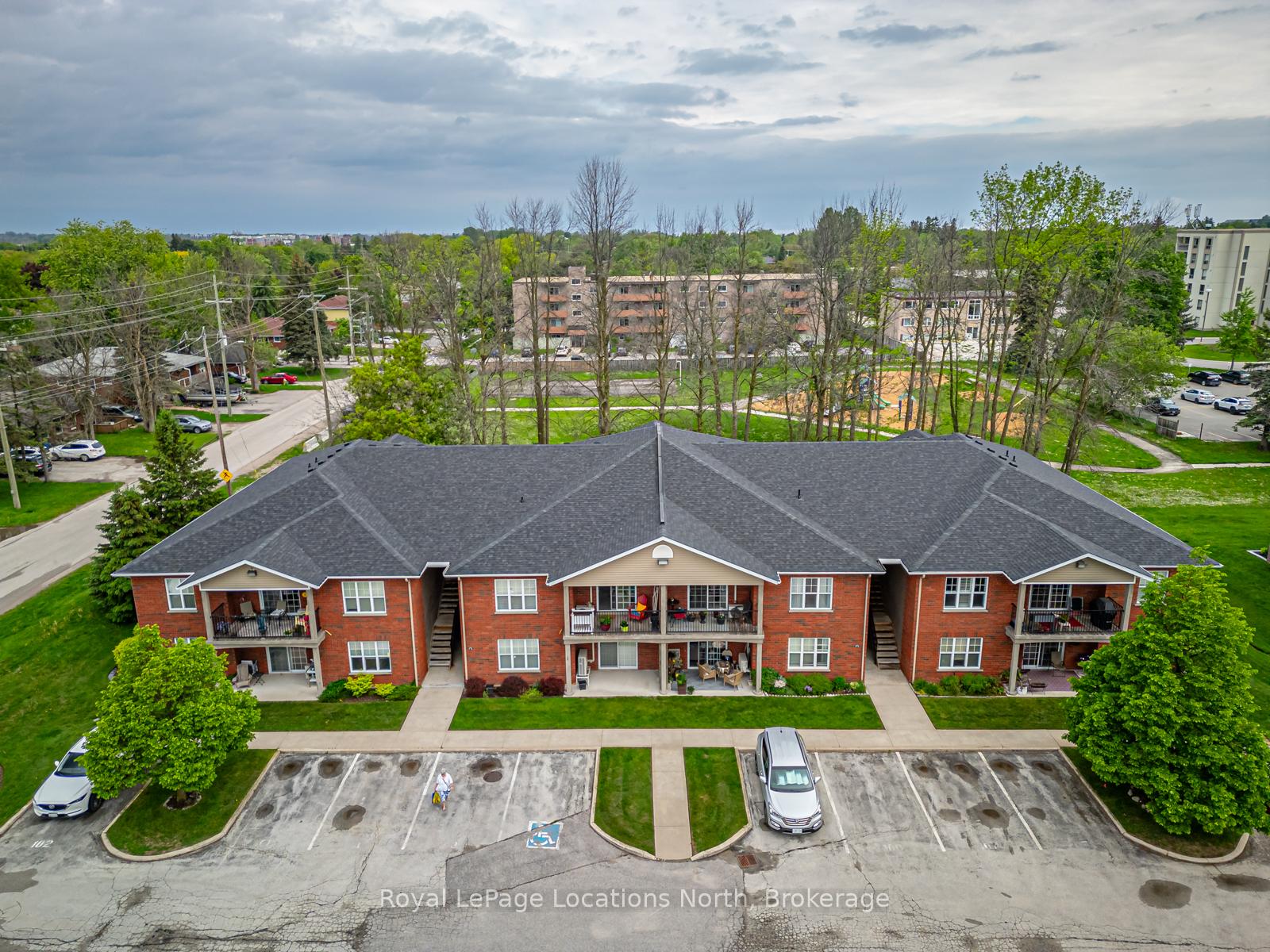 Front of Unit 203, 435 Walnut Street S