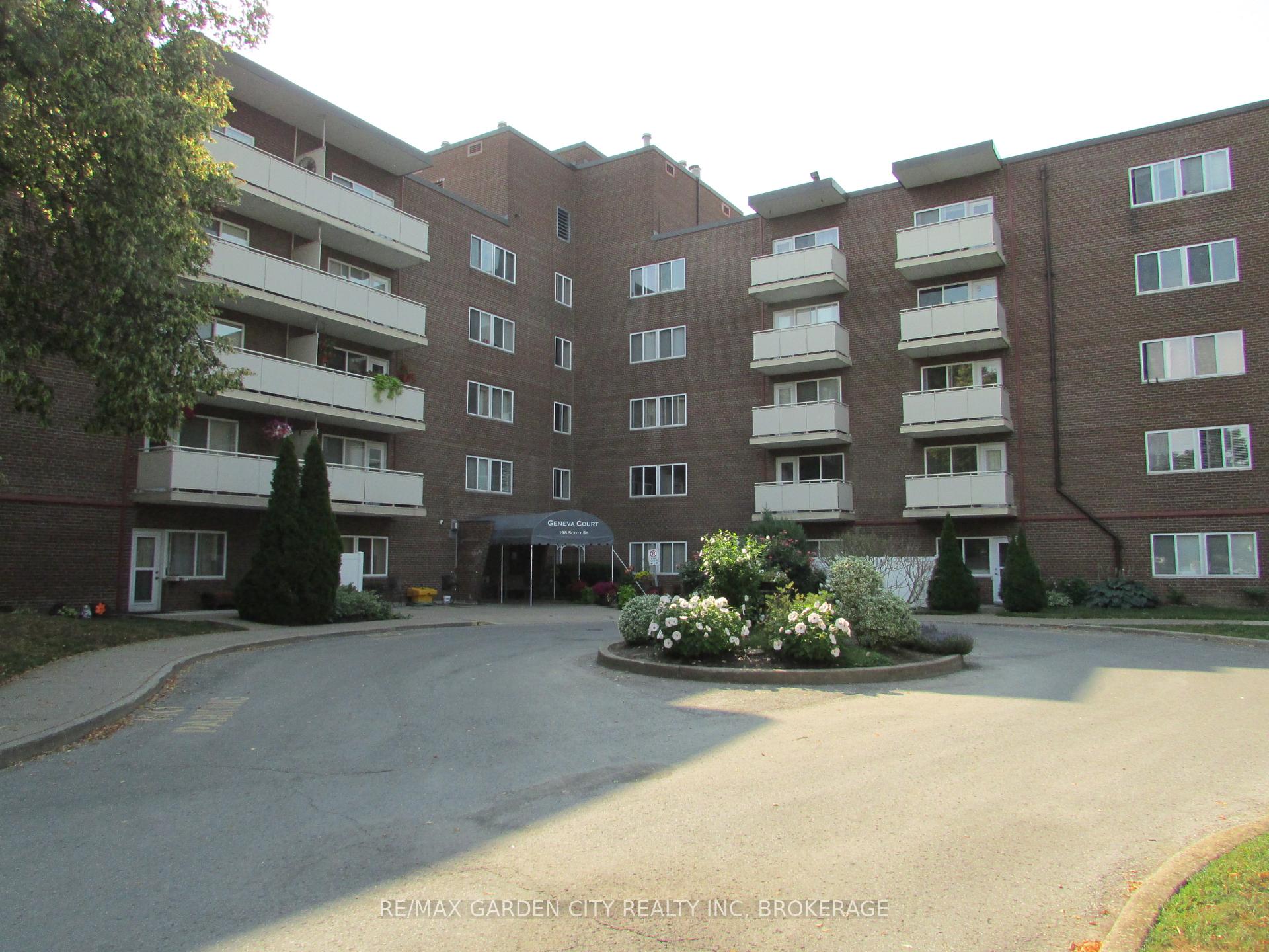 Front of Unit 215, 198 Scott Street S