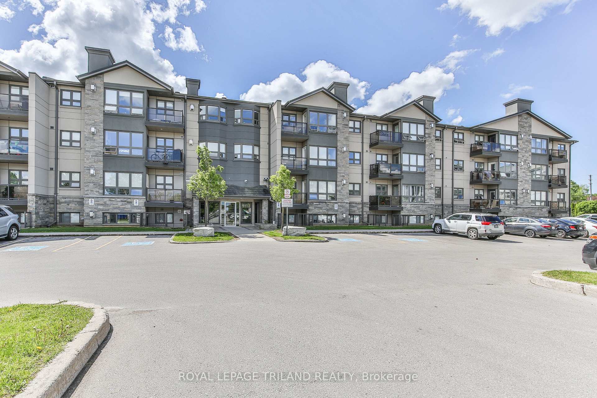 Front of Unit 313, 9 Jacksway Crescent