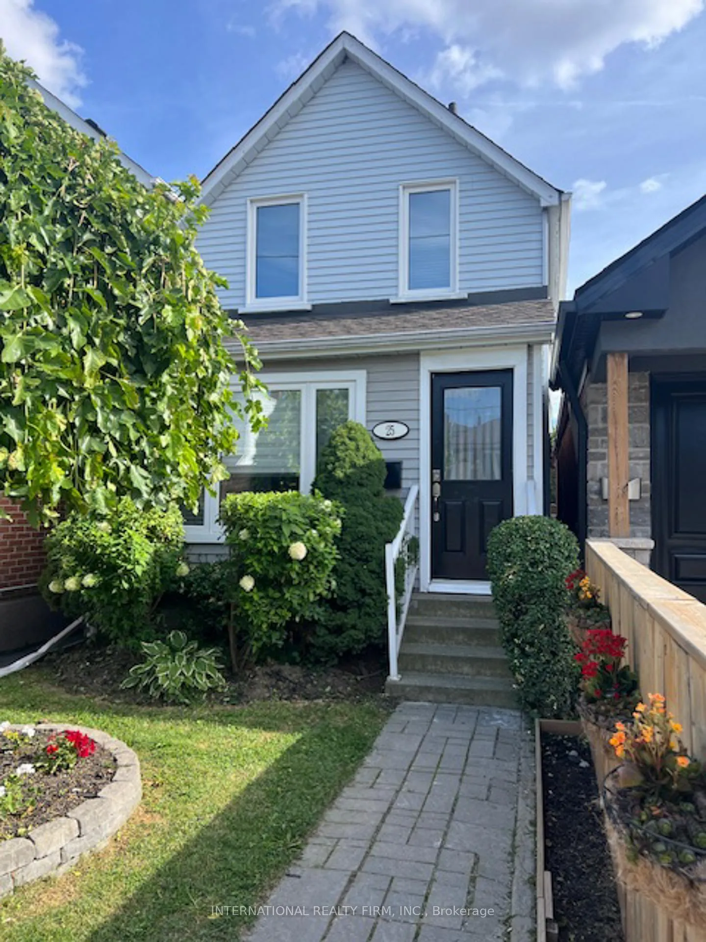 Photo 1 of 25 Teignmouth Avenue, Toronto, Caledonia-Fairbank — HOMEH