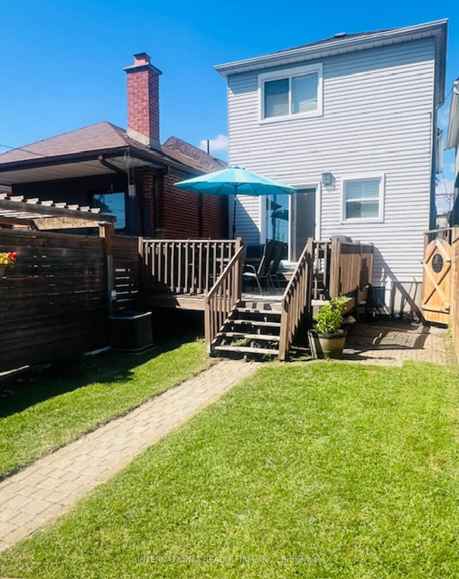 Photo 3 of 25 Teignmouth Avenue, Toronto, Caledonia-Fairbank — HOMEH