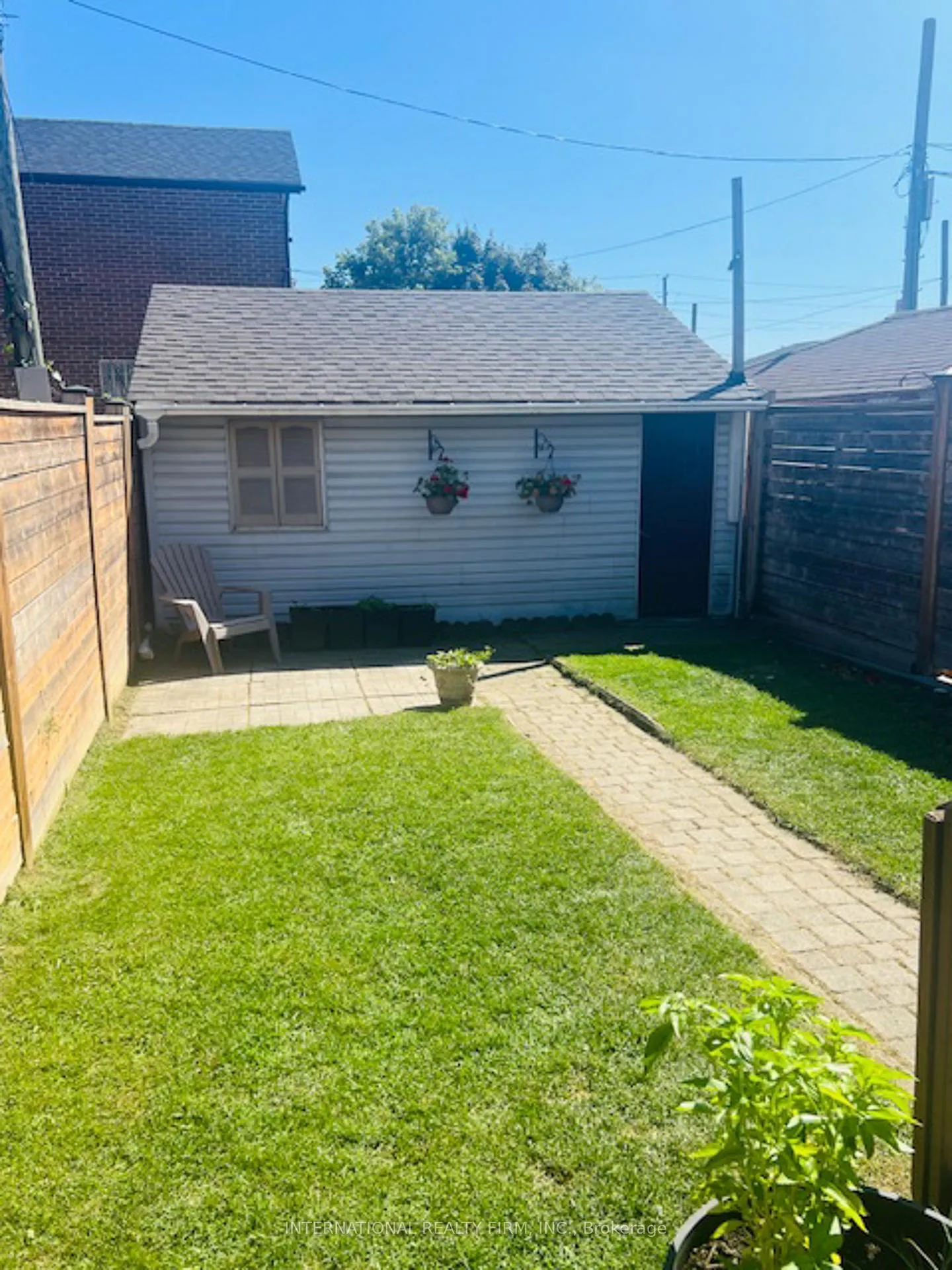 Photo 4 of 25 Teignmouth Avenue, Toronto, Caledonia-Fairbank — HOMEH