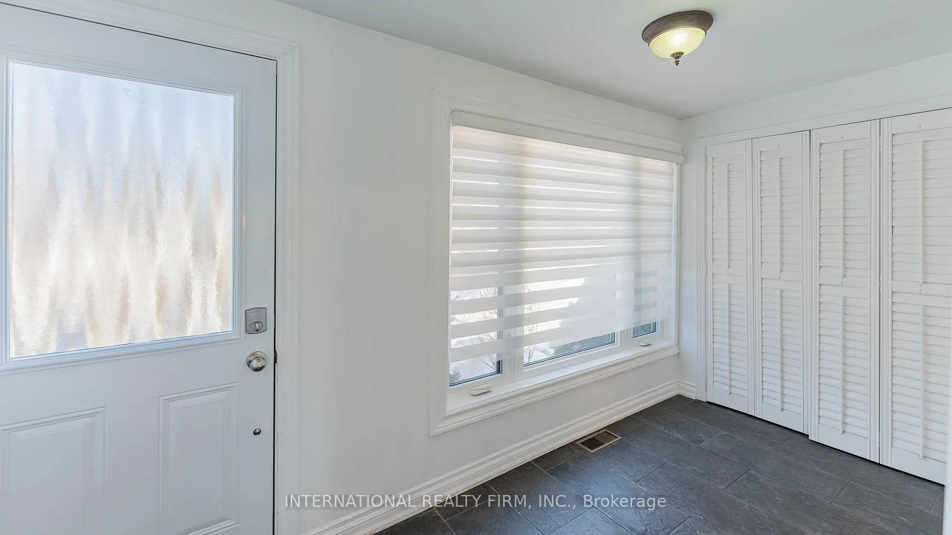 Photo 5 of 25 Teignmouth Avenue, Toronto, Caledonia-Fairbank — HOMEH