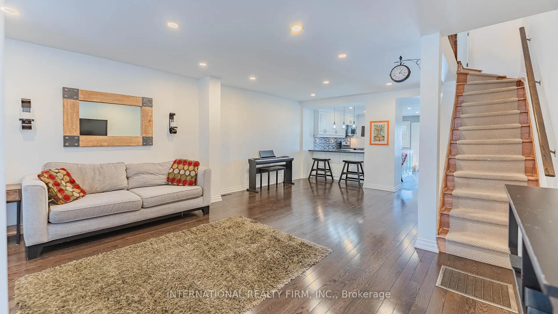 Photo 7 of 25 Teignmouth Avenue, Toronto, Caledonia-Fairbank — HOMEH