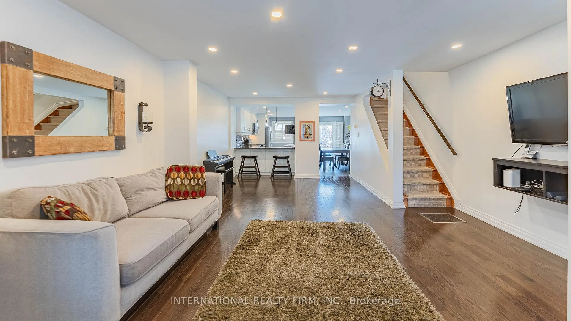 Photo 8 of 25 Teignmouth Avenue, Toronto, Caledonia-Fairbank — HOMEH