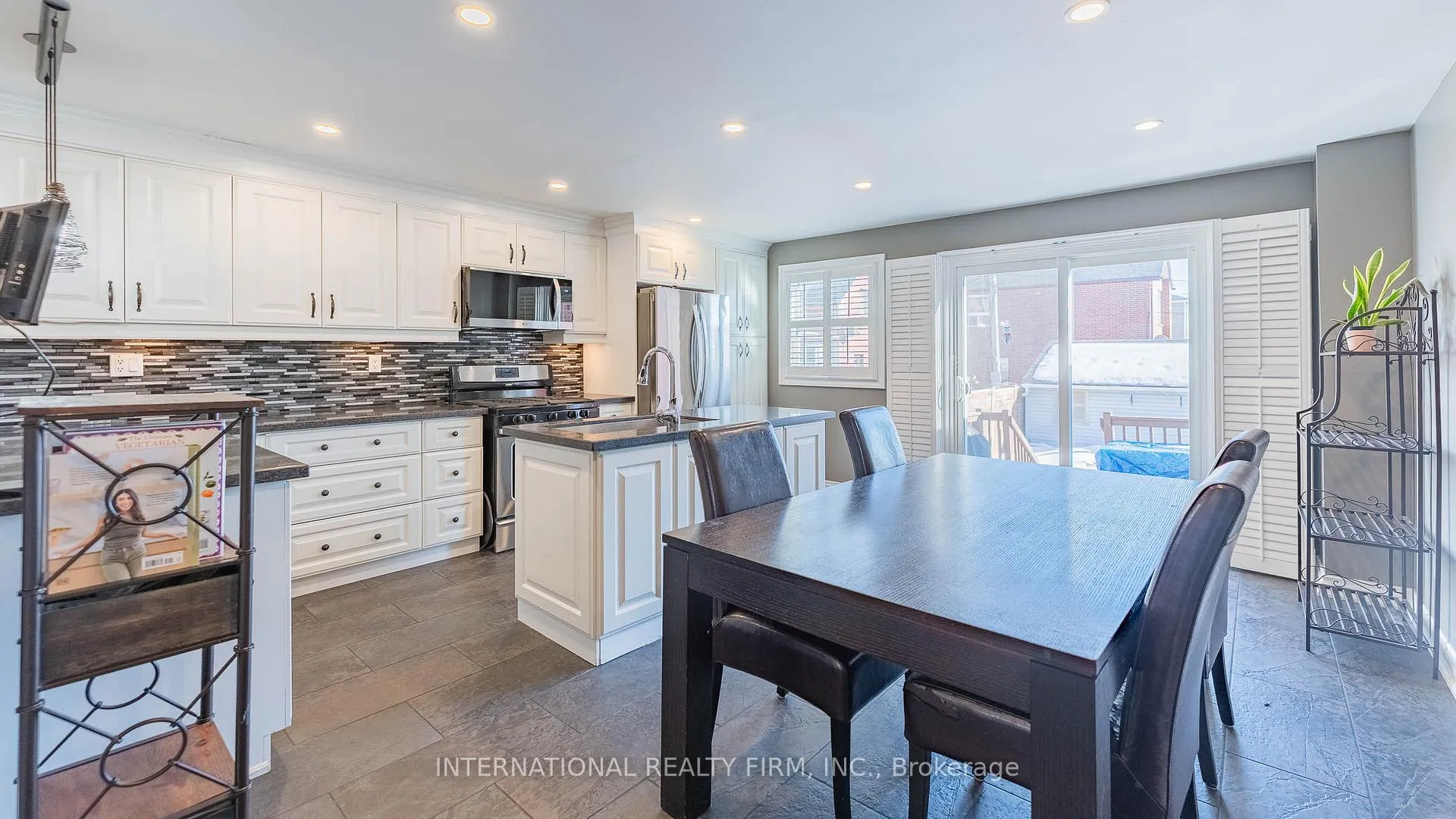 Photo 10 of 25 Teignmouth Avenue, Toronto, Caledonia-Fairbank — HOMEH