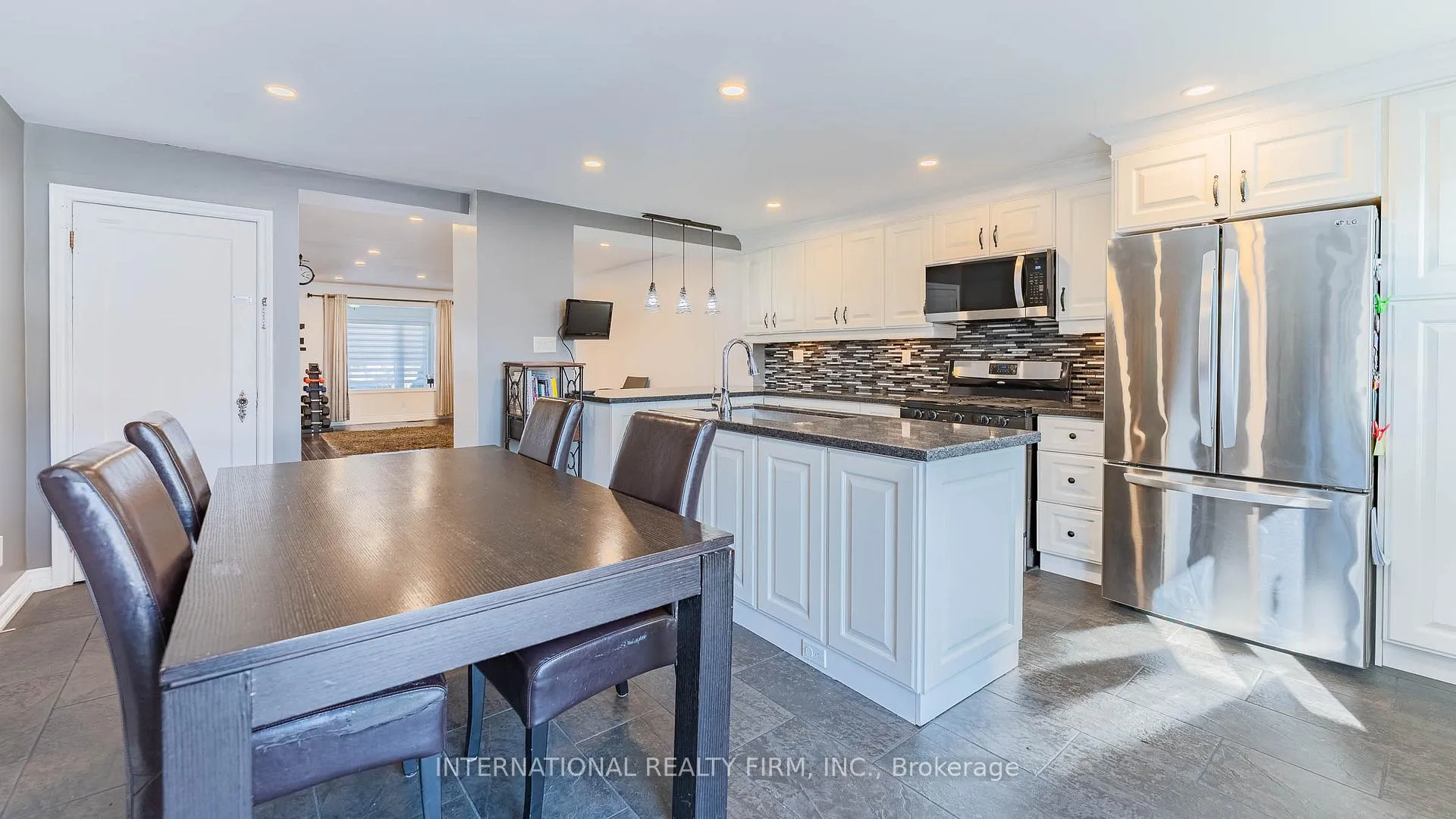 Photo 11 of 25 Teignmouth Avenue, Toronto, Caledonia-Fairbank — HOMEH