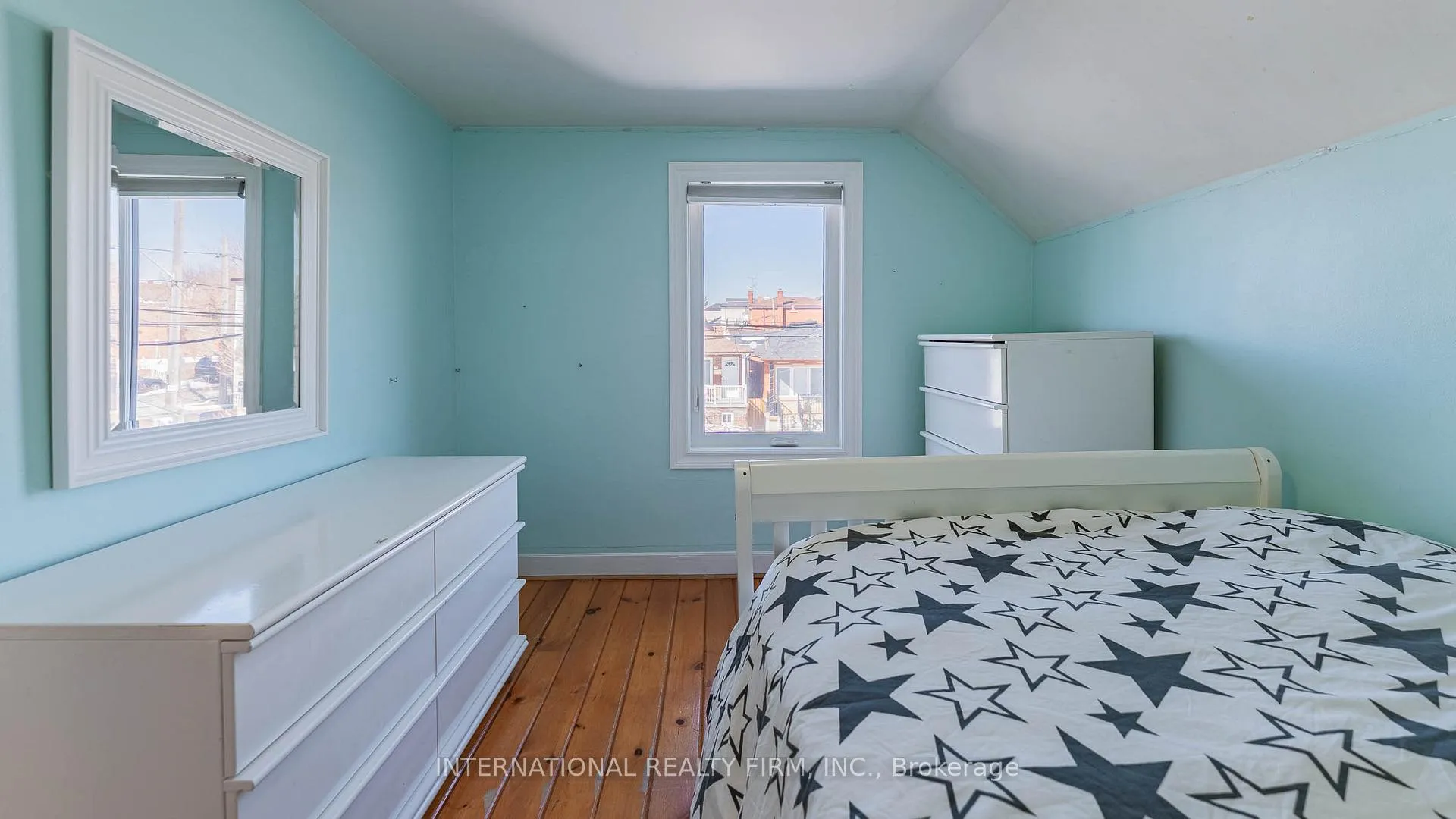 Photo 18 of 25 Teignmouth Avenue, Toronto, Caledonia-Fairbank — HOMEH