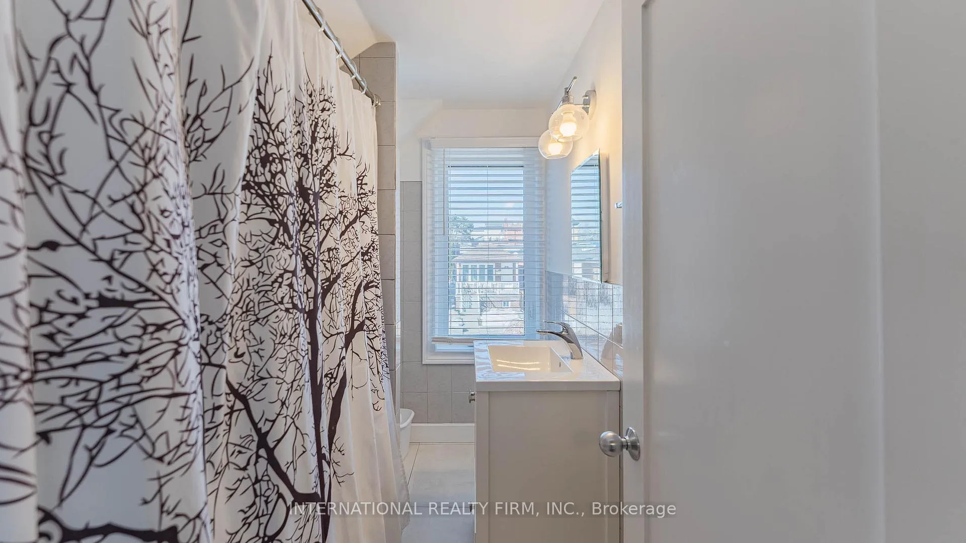 Photo 22 of 25 Teignmouth Avenue, Toronto, Caledonia-Fairbank — HOMEH