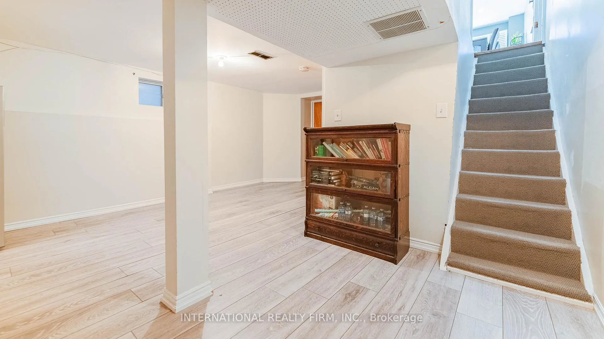 Photo 23 of 25 Teignmouth Avenue, Toronto, Caledonia-Fairbank — HOMEH