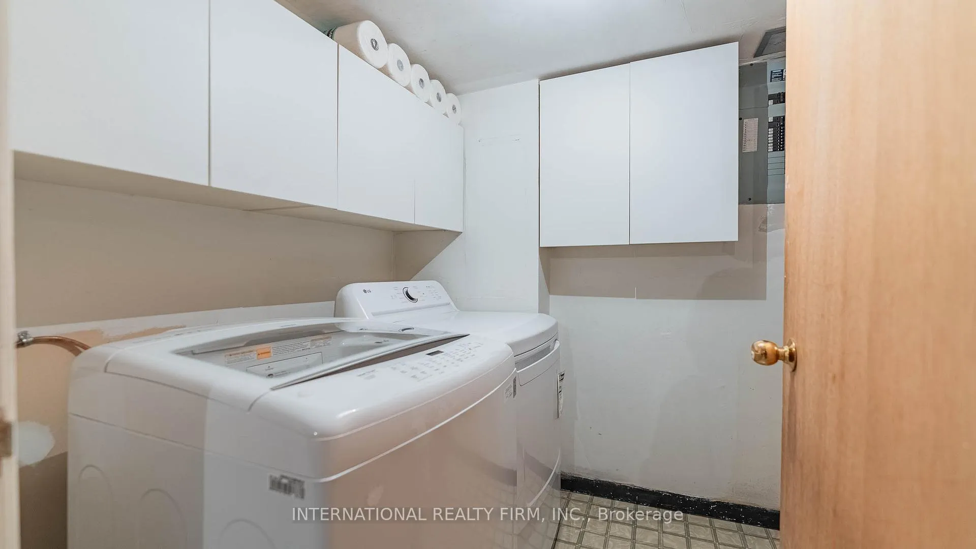 Photo 24 of 25 Teignmouth Avenue, Toronto, Caledonia-Fairbank — HOMEH