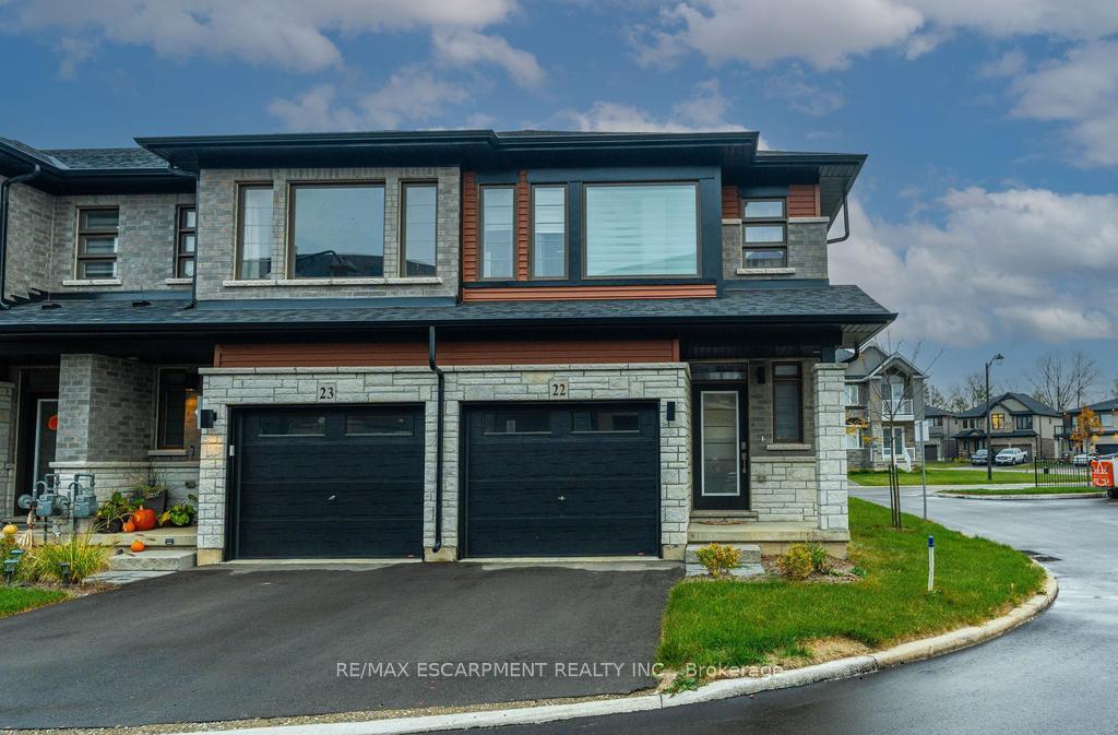 Photo 4 of Unit 22, 106 Court Drive, Brant, Paris — HOMEH