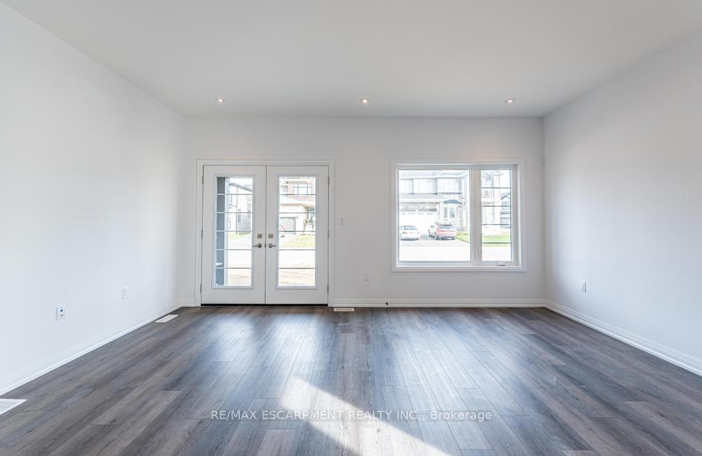 Photo 7 of Unit 22, 106 Court Drive, Brant, Paris — HOMEH