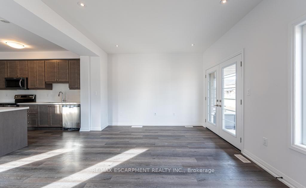 Photo 8 of Unit 22, 106 Court Drive, Brant, Paris — HOMEH