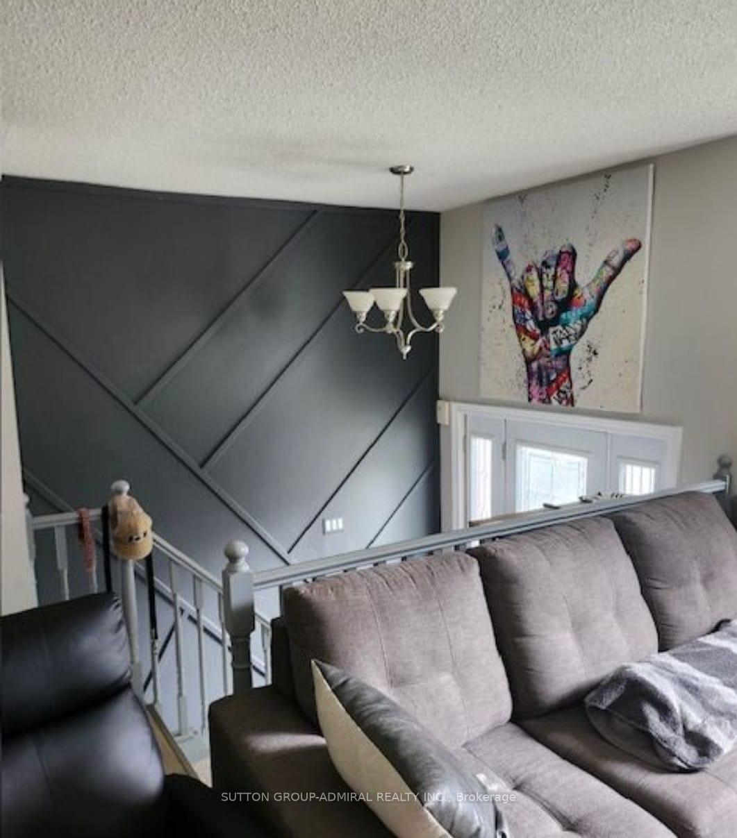 Photo 3 of 29 Eileen Drive, Barrie, Allandale Heights — HOMEH