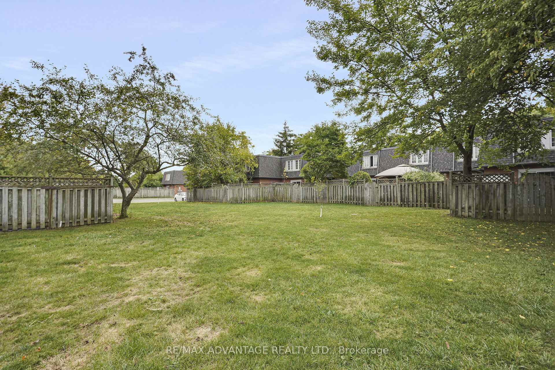 Photo 11 of 17 Blackacres Boulevard, London, North F — HOMEH