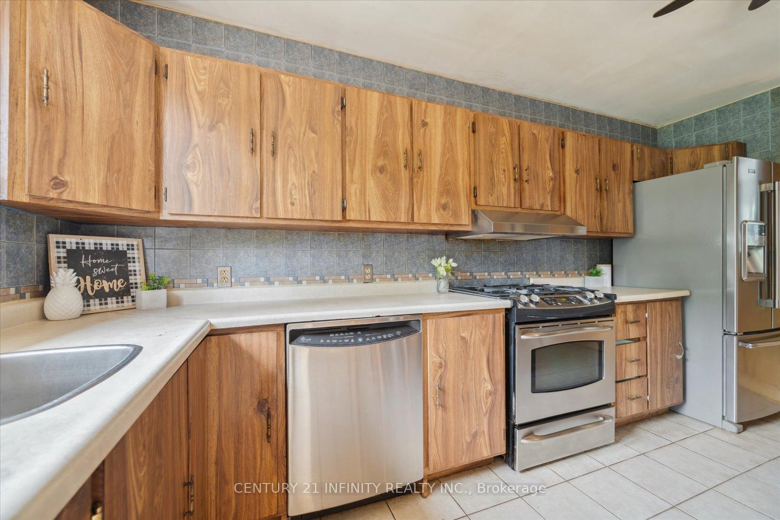 Photo 7 of 9 Forest Road, Ajax, South East — HOMEH