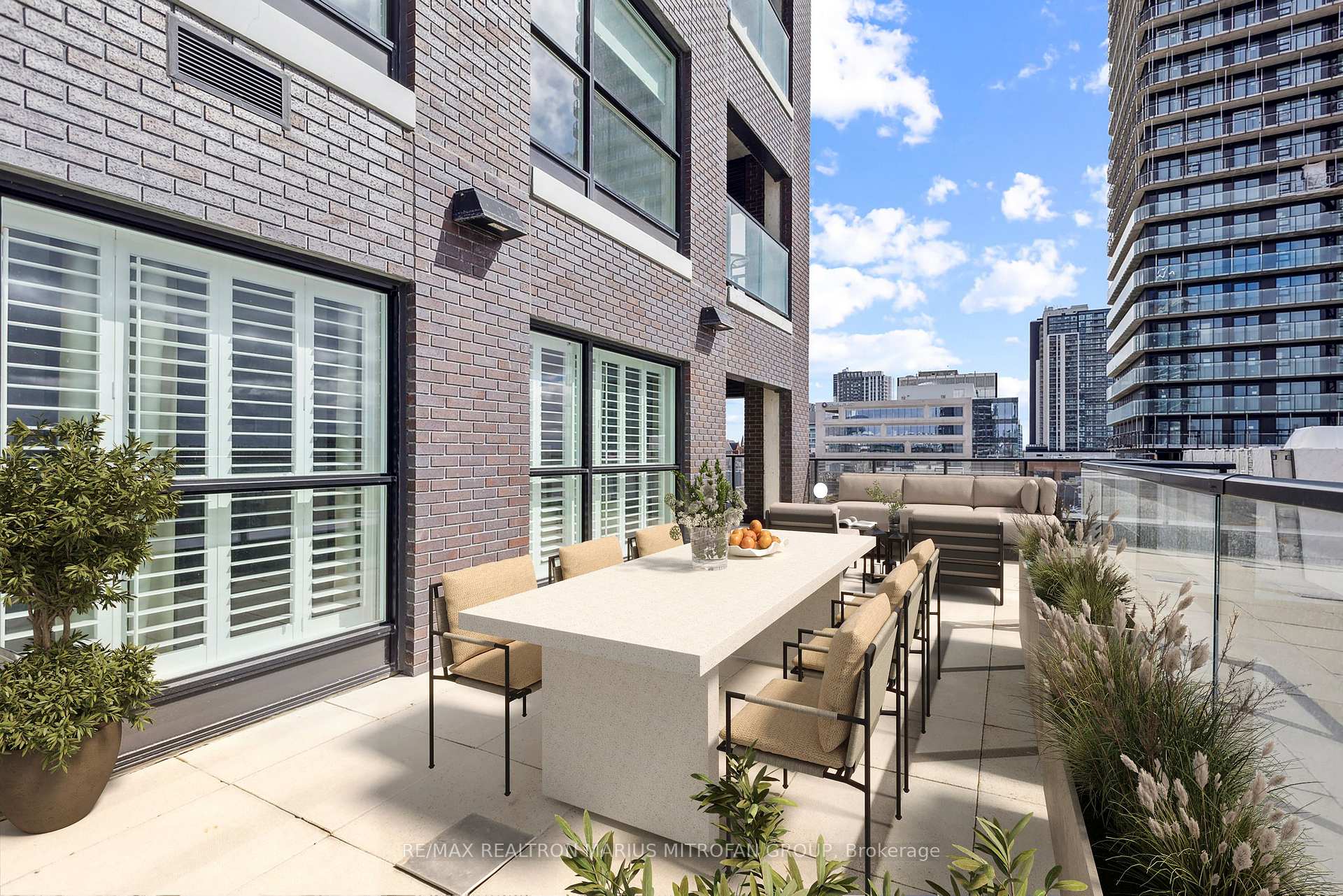 Front of Unit 613, 1 Victoria Street S