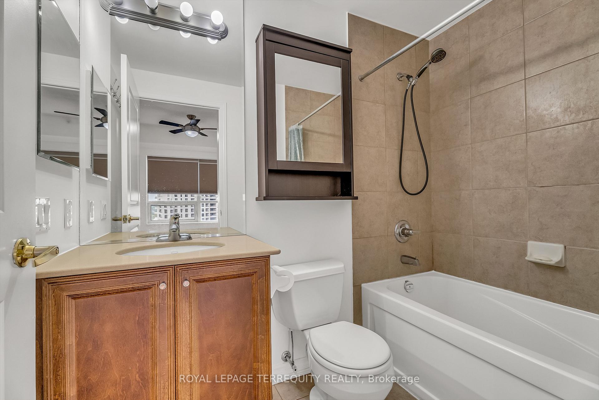 Photo 42 of Unit 1409, 9225 Jane Street, Vaughan, Maple — HOMEH