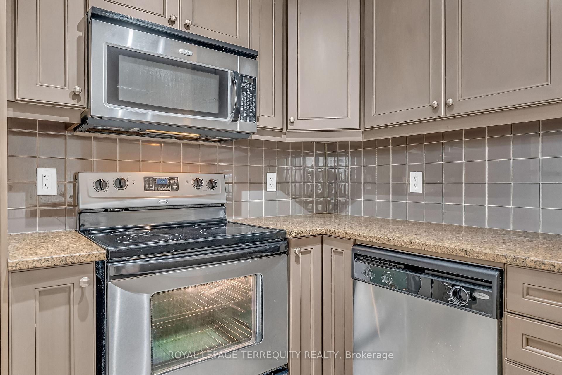 Photo 12 of Unit 1409, 9225 Jane Street, Vaughan, Maple — HOMEH