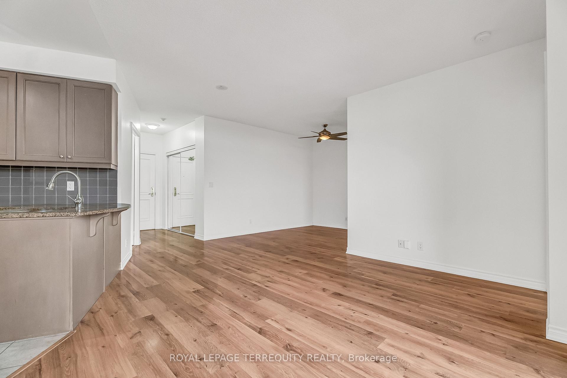 Photo 15 of Unit 1409, 9225 Jane Street, Vaughan, Maple — HOMEH