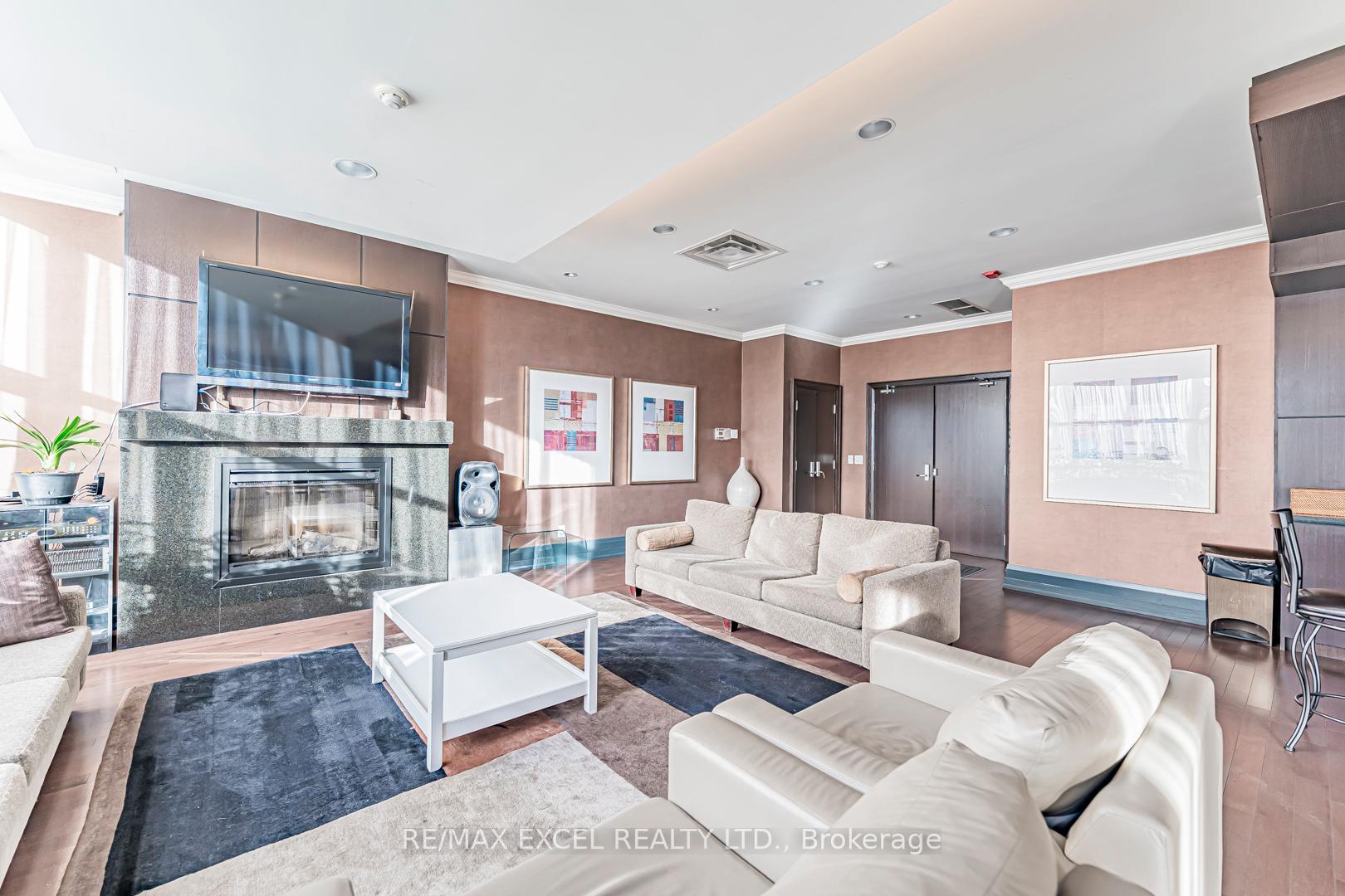 Photo 6 of Unit 110, 1 Upper Duke Crescent, Markham, Unionville — HOMEH