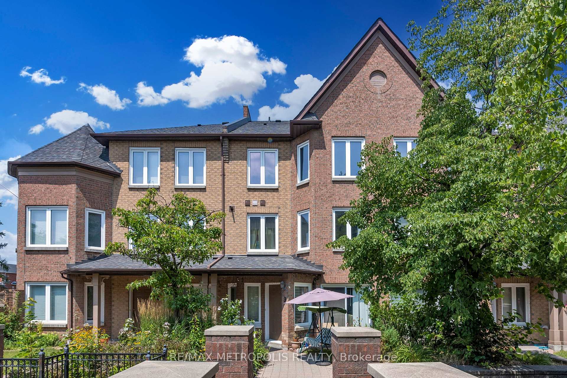 Photo 2 of Unit 9, 735 New Westminster Drive, Vaughan, Brownridge — HOMEH