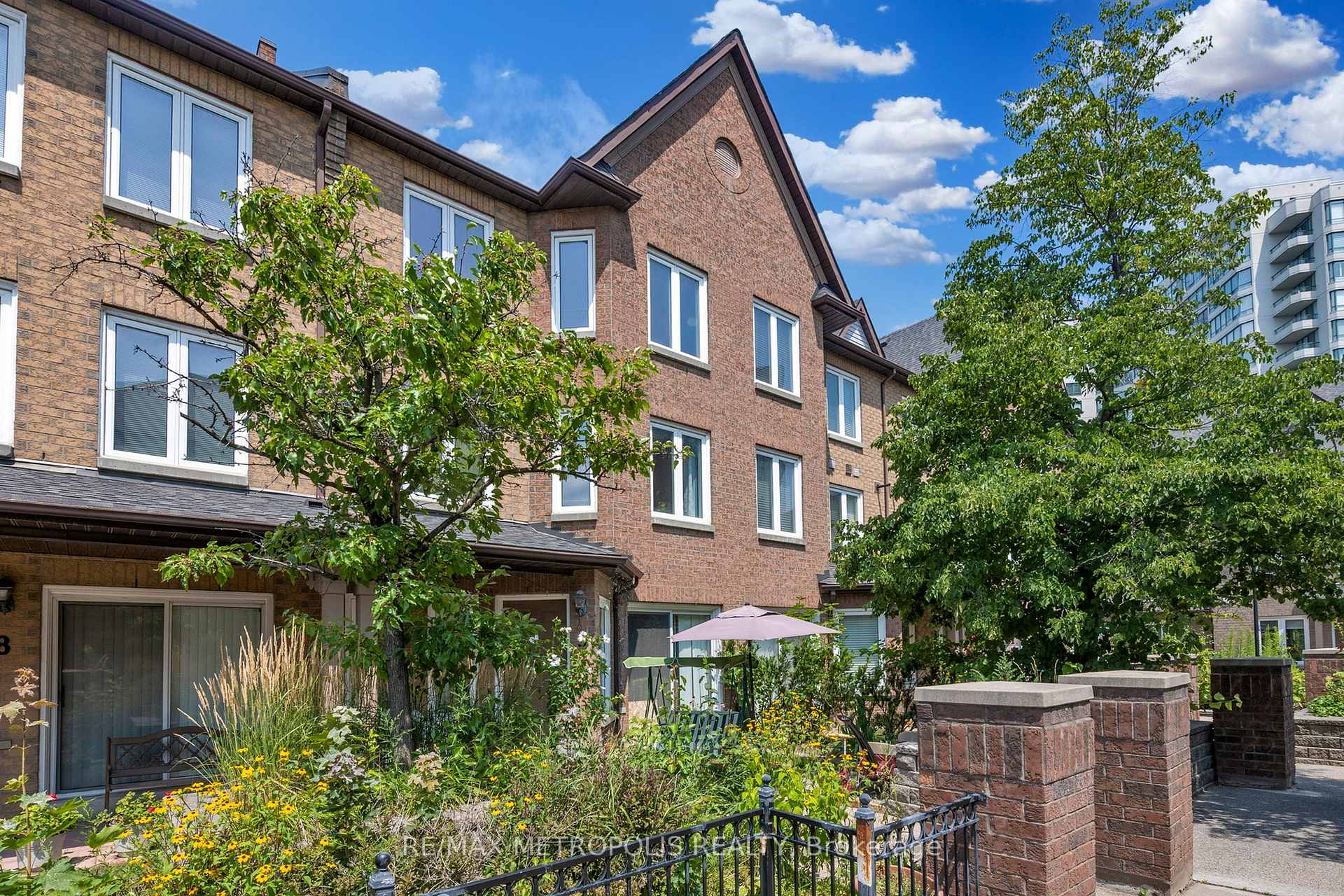 Photo 3 of Unit 9, 735 New Westminster Drive, Vaughan, Brownridge — HOMEH
