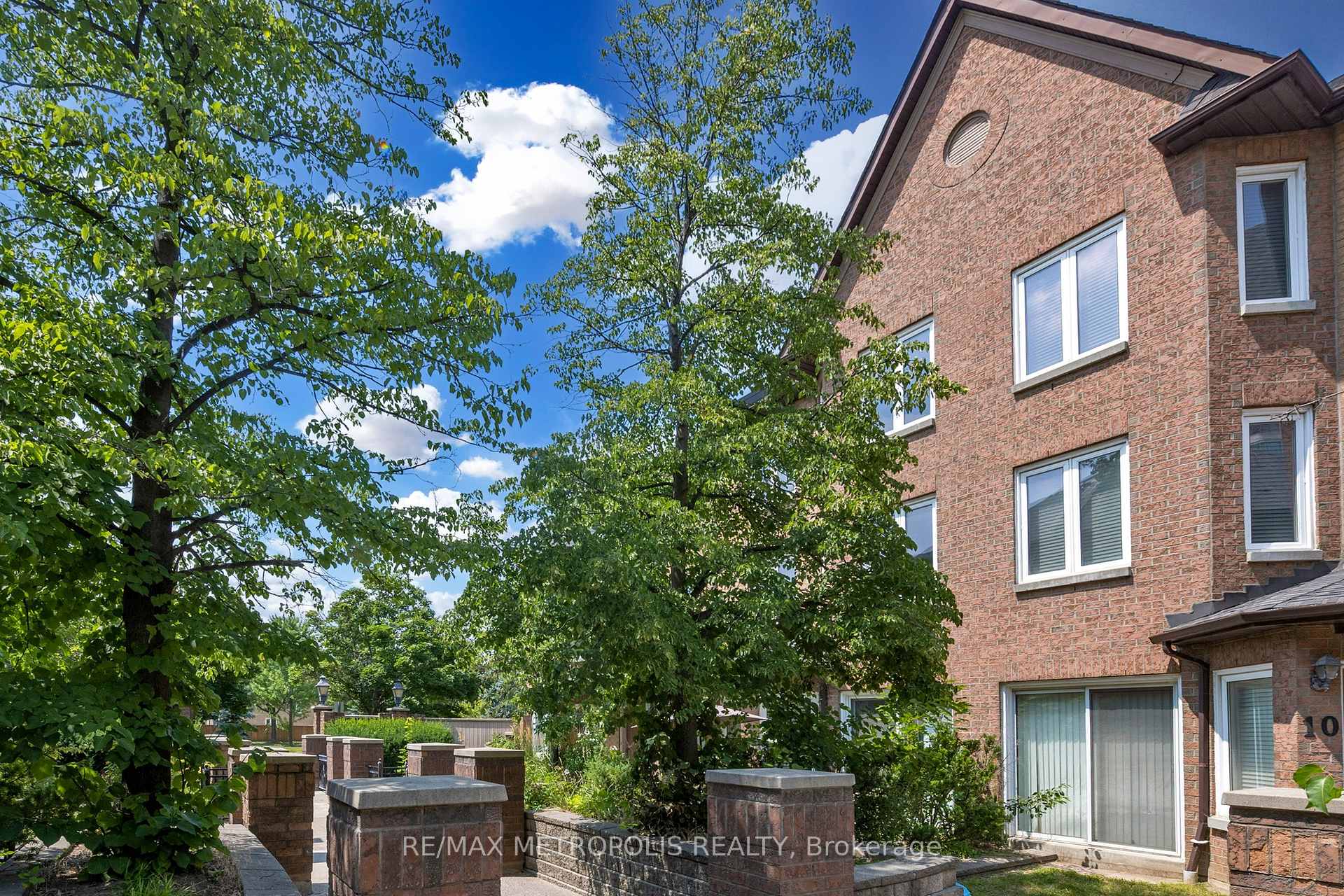 Photo 4 of Unit 9, 735 New Westminster Drive, Vaughan, Brownridge — HOMEH