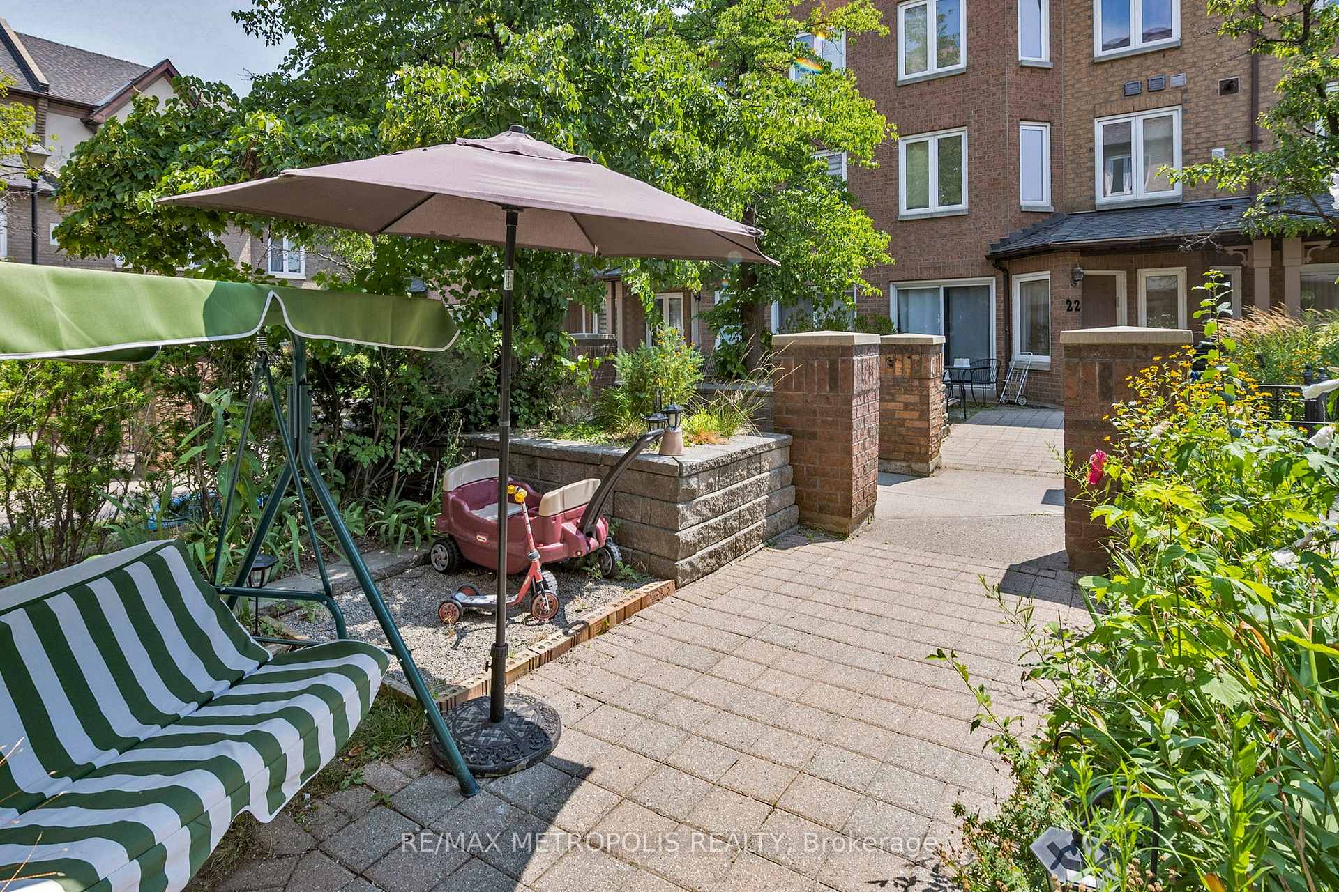 Photo 5 of Unit 9, 735 New Westminster Drive, Vaughan, Brownridge — HOMEH