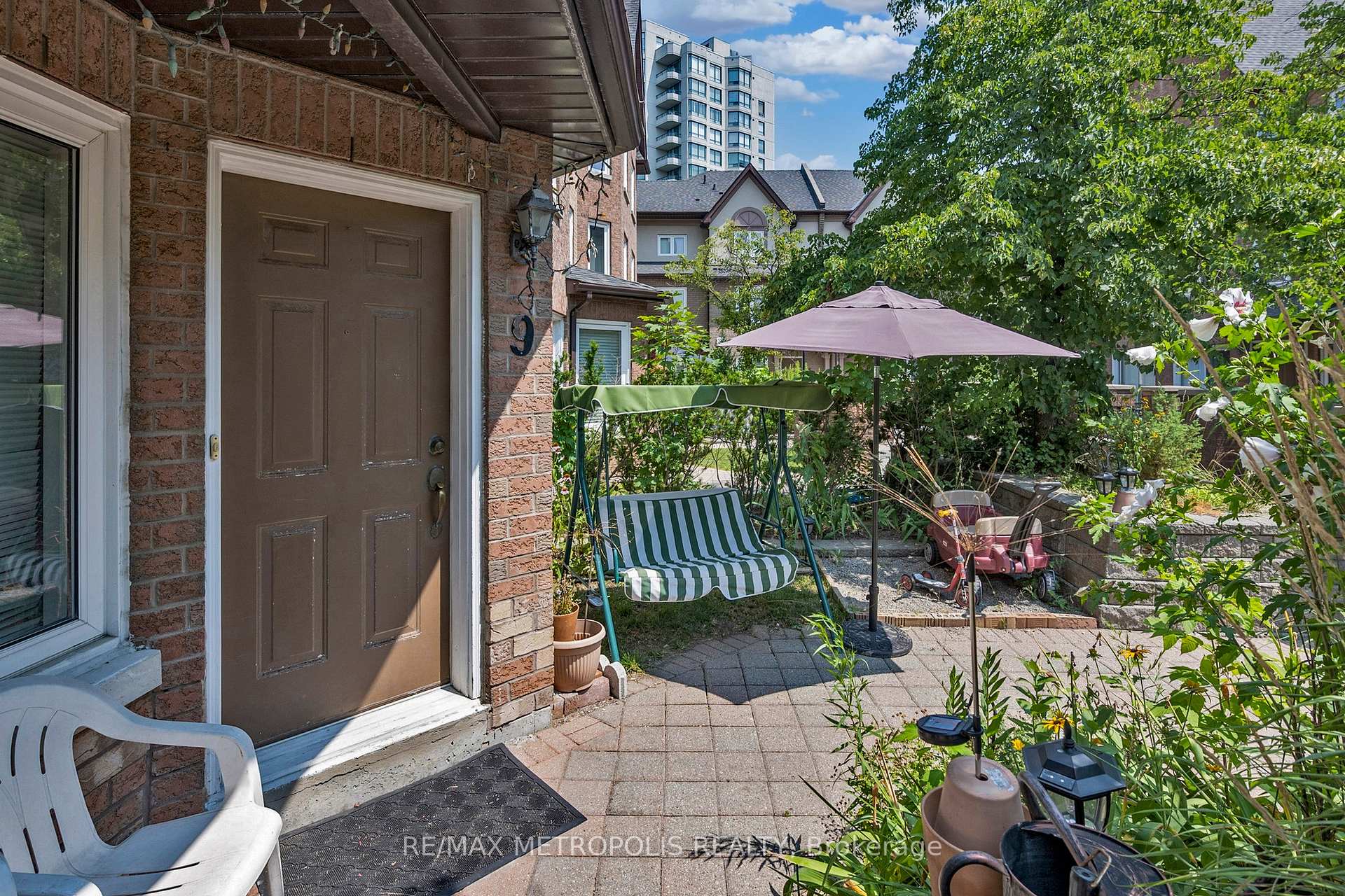 Photo 7 of Unit 9, 735 New Westminster Drive, Vaughan, Brownridge — HOMEH