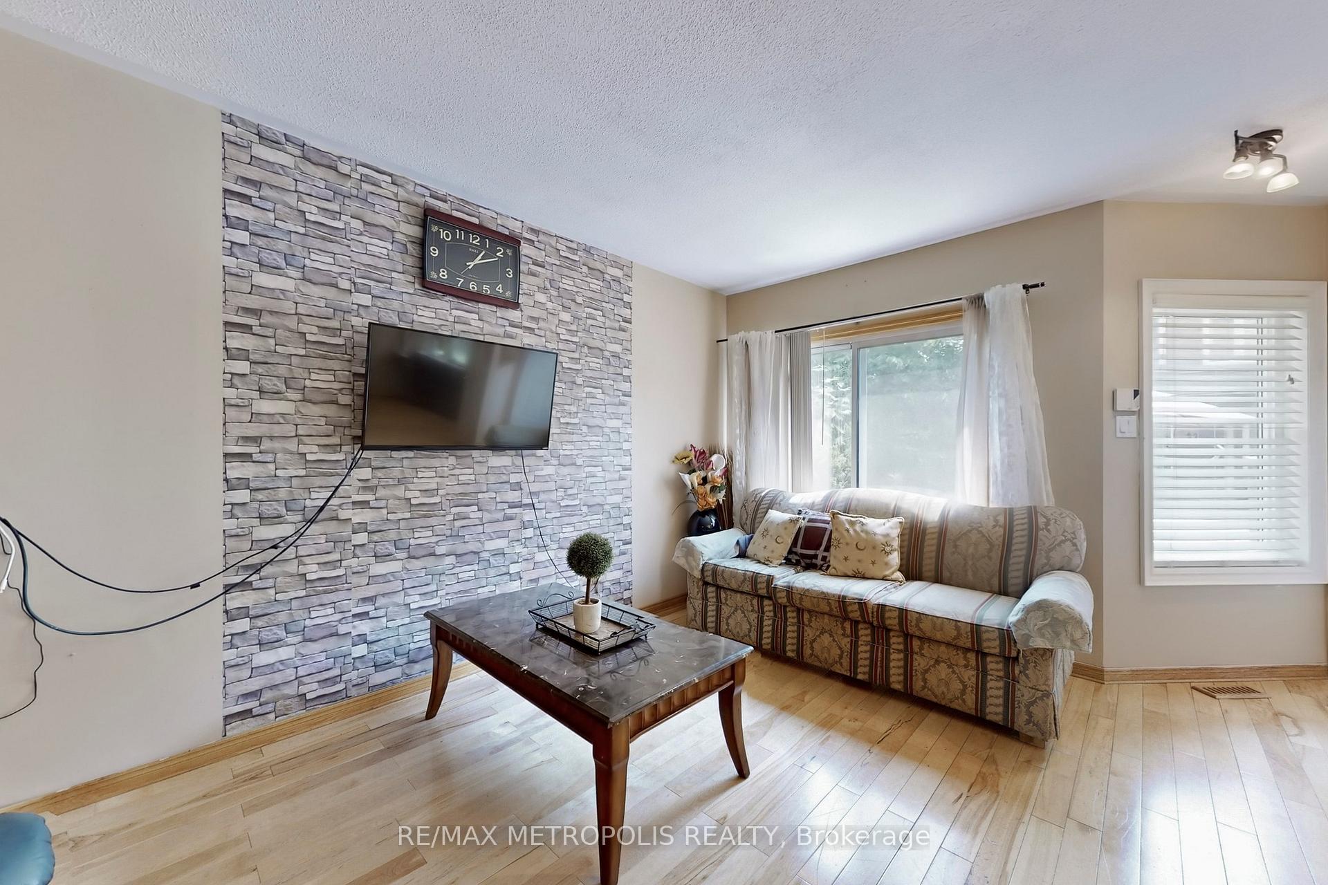 Photo 8 of Unit 9, 735 New Westminster Drive, Vaughan, Brownridge — HOMEH