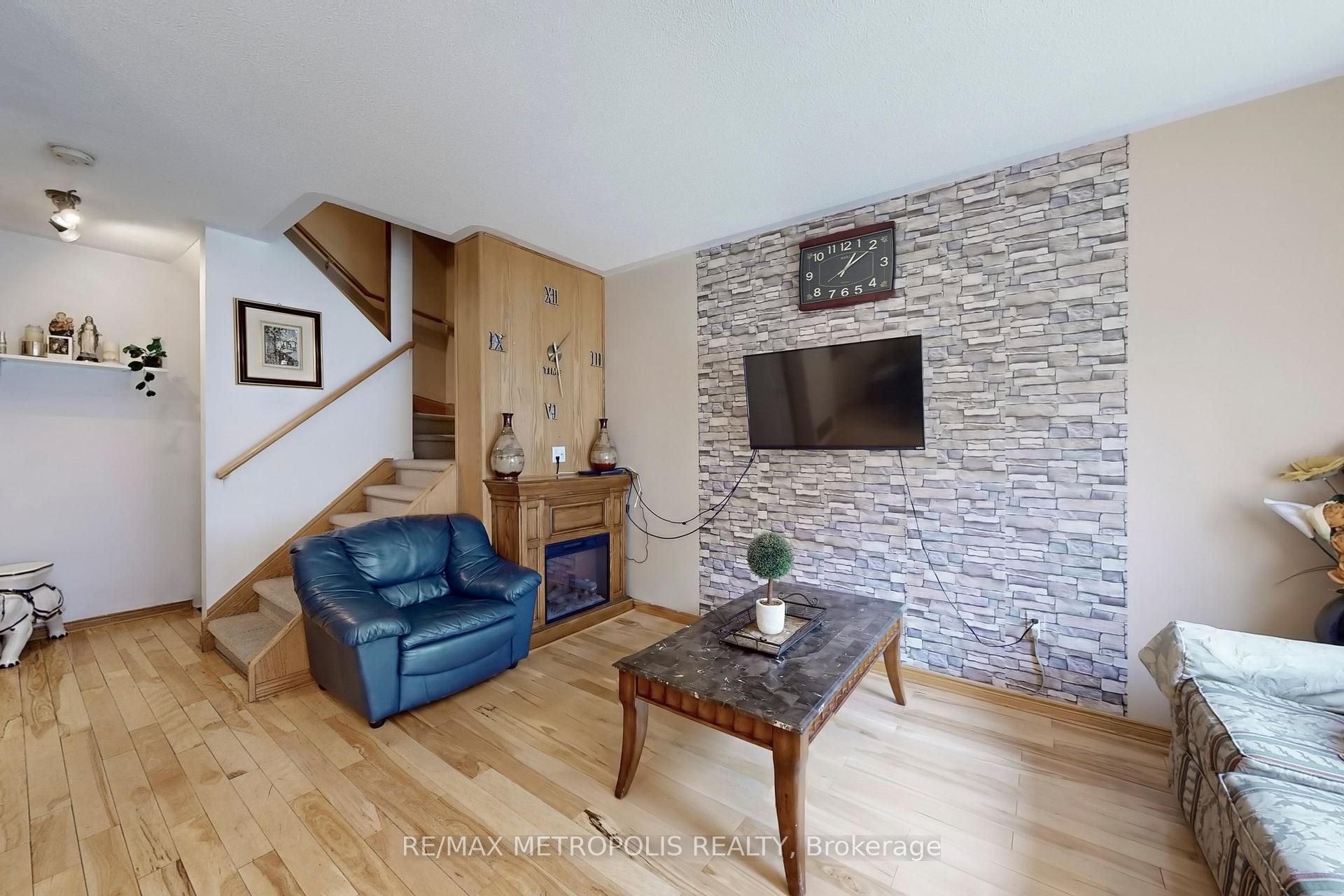 Photo 9 of Unit 9, 735 New Westminster Drive, Vaughan, Brownridge — HOMEH