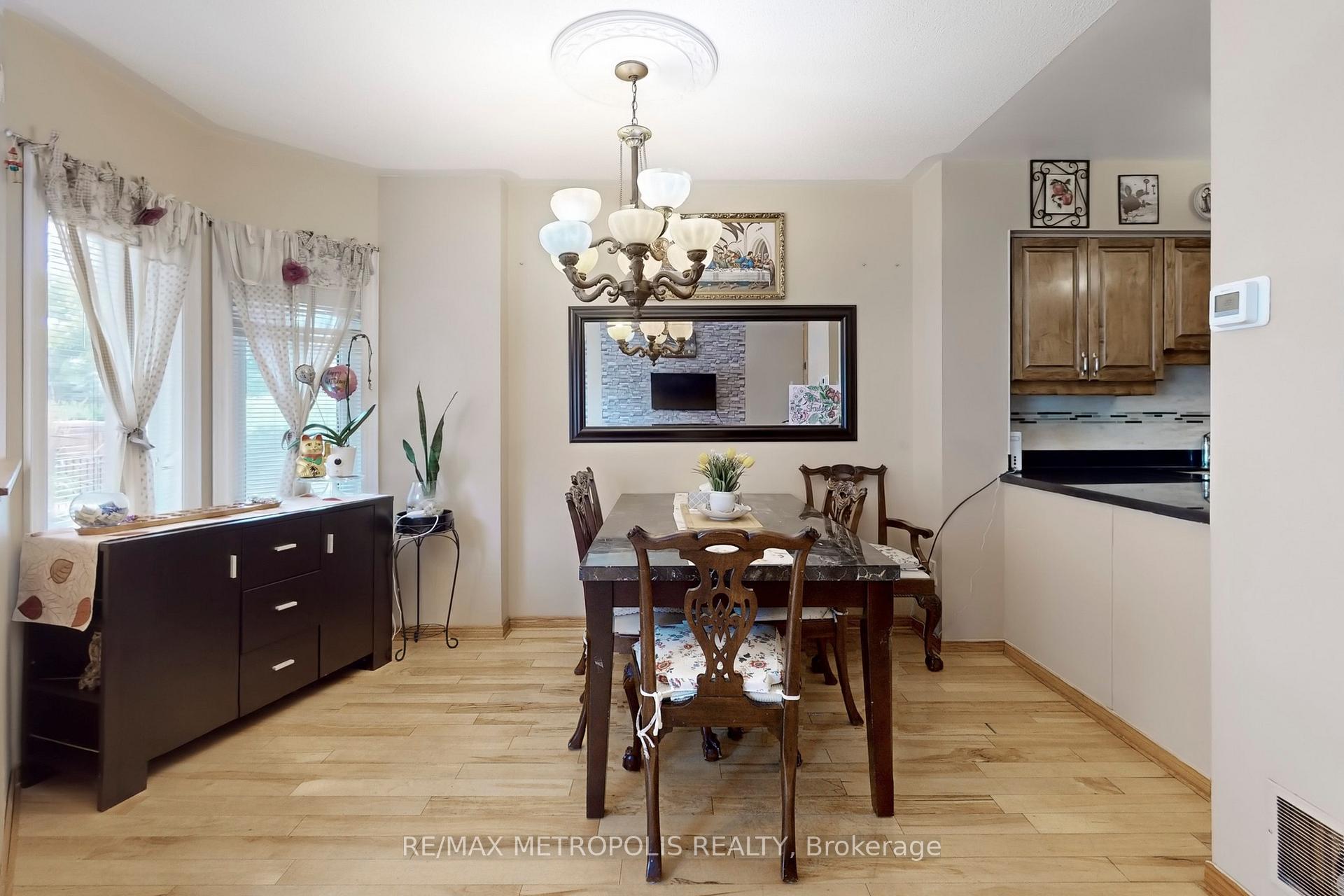 Photo 11 of Unit 9, 735 New Westminster Drive, Vaughan, Brownridge — HOMEH