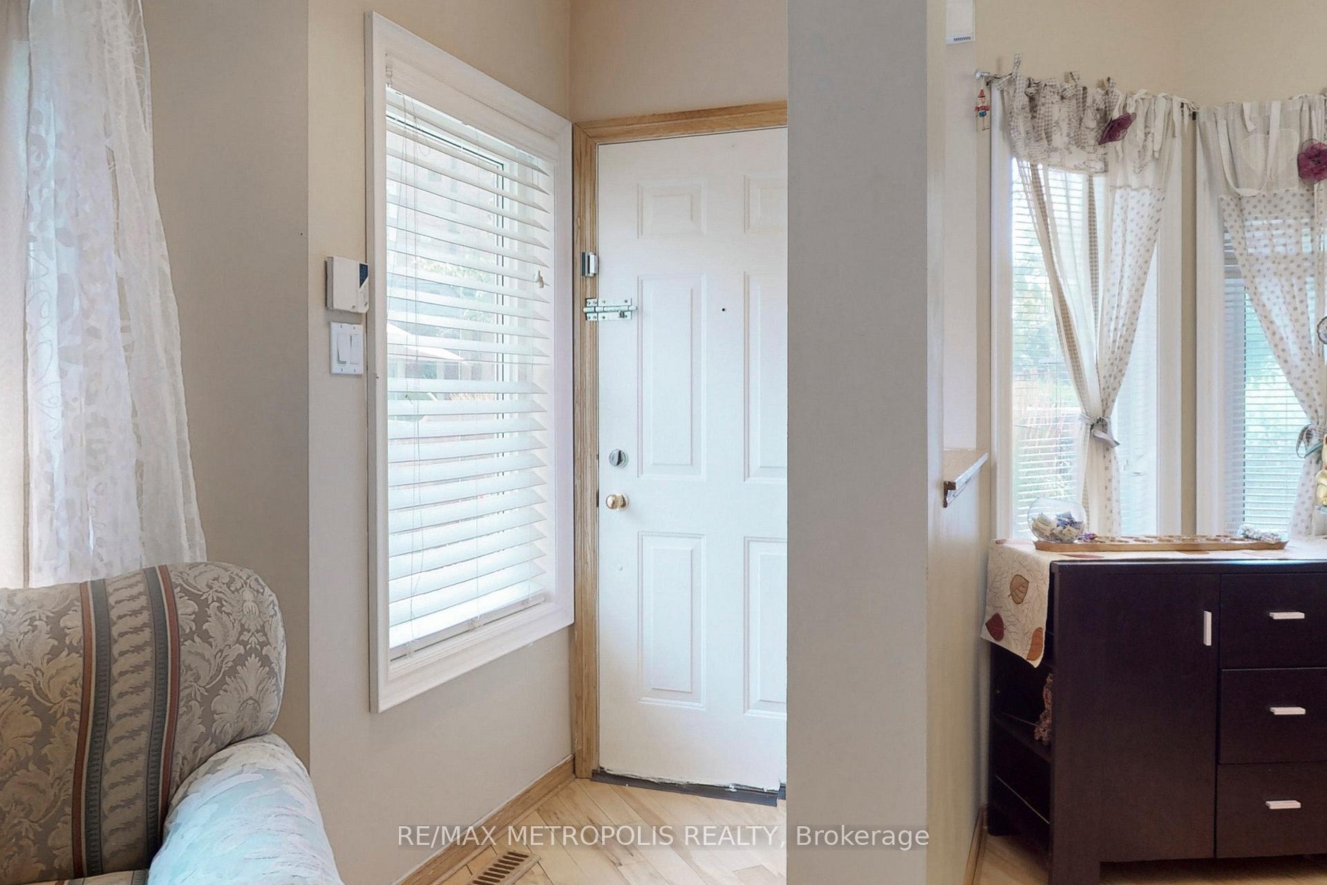Photo 15 of Unit 9, 735 New Westminster Drive, Vaughan, Brownridge — HOMEH
