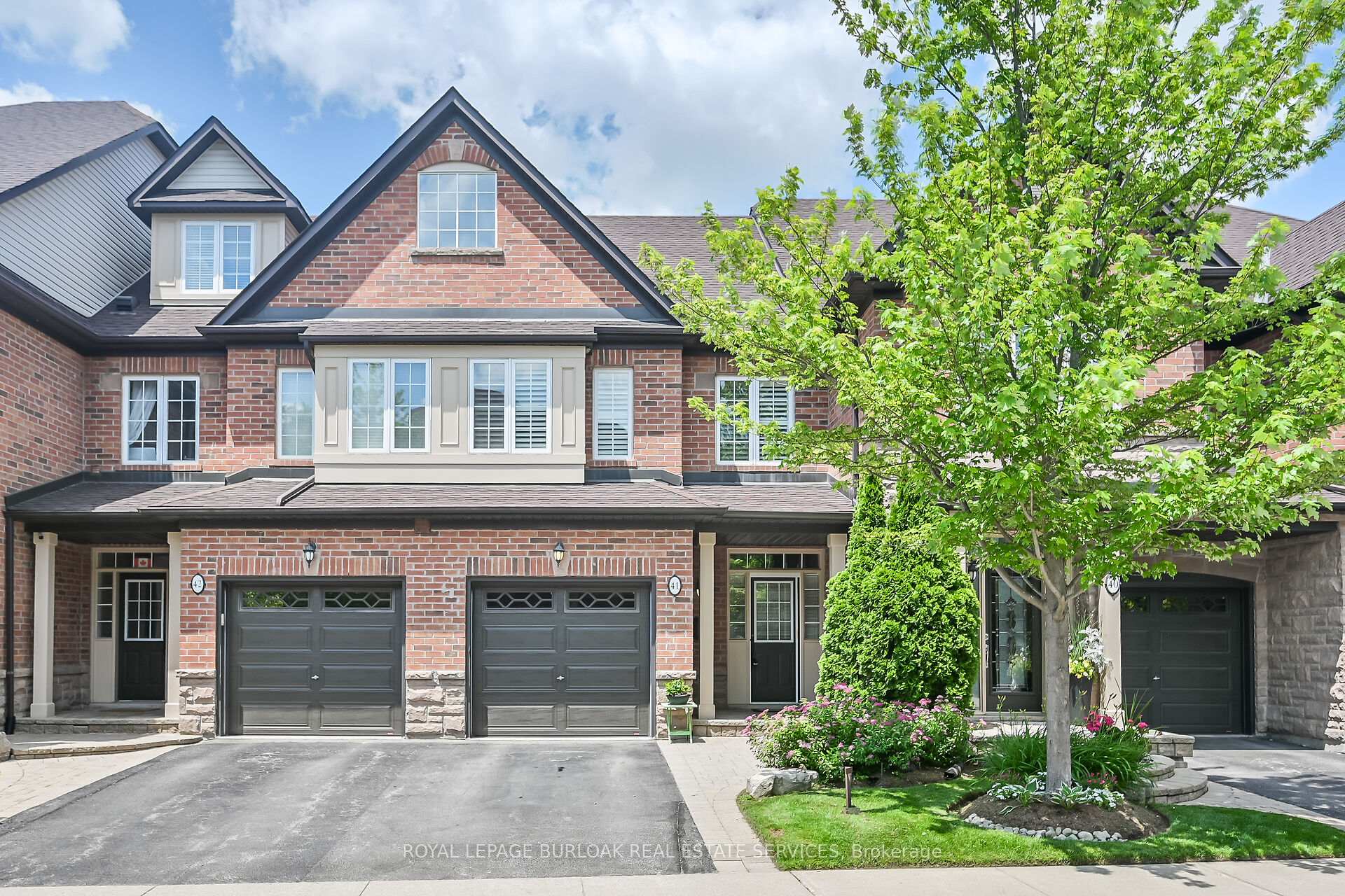 Front of Unit 41, 300 Ravineview Way