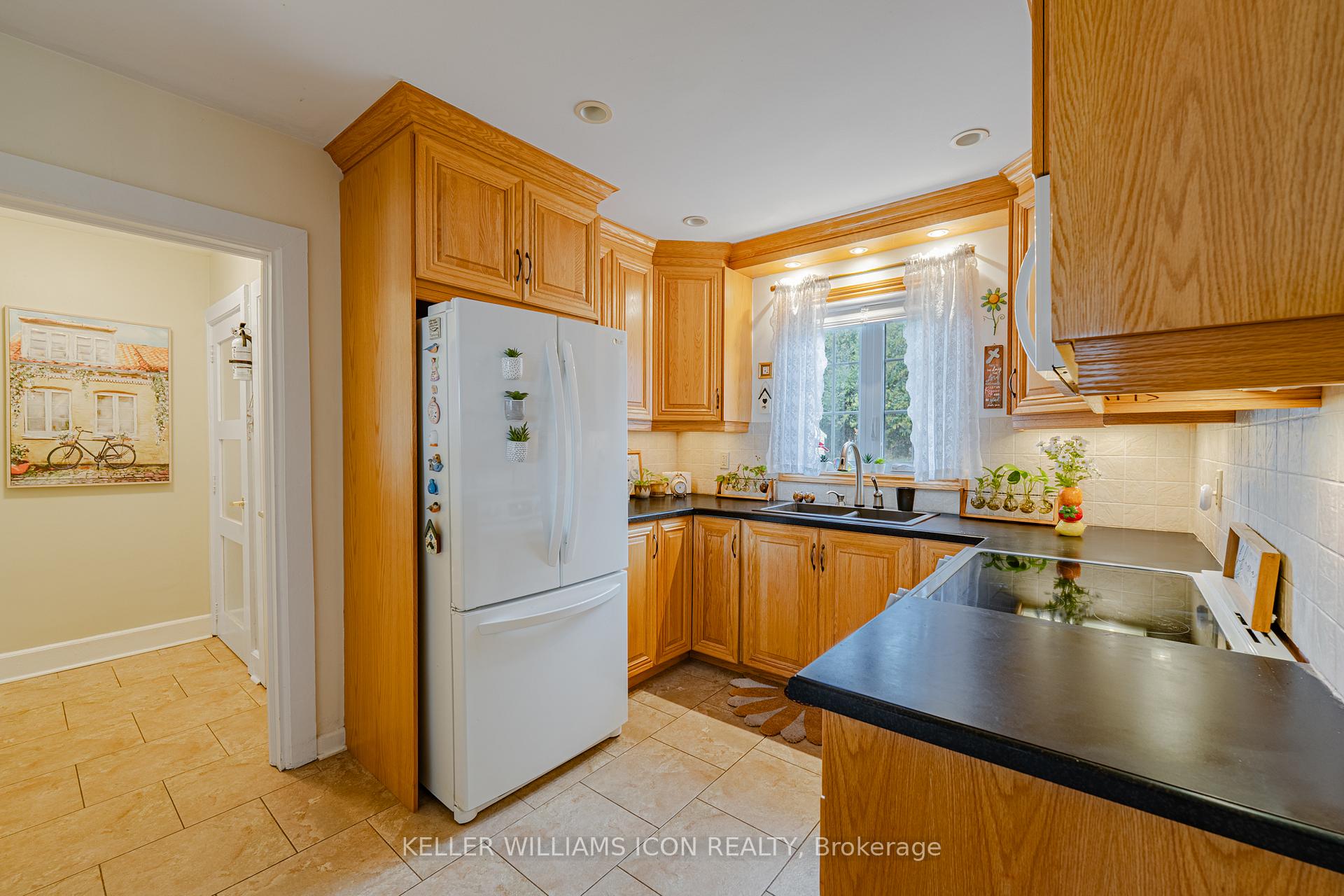 Photo 11 of 320 Donald B. Munro Drive, Ottawa, Carp — HOMEH