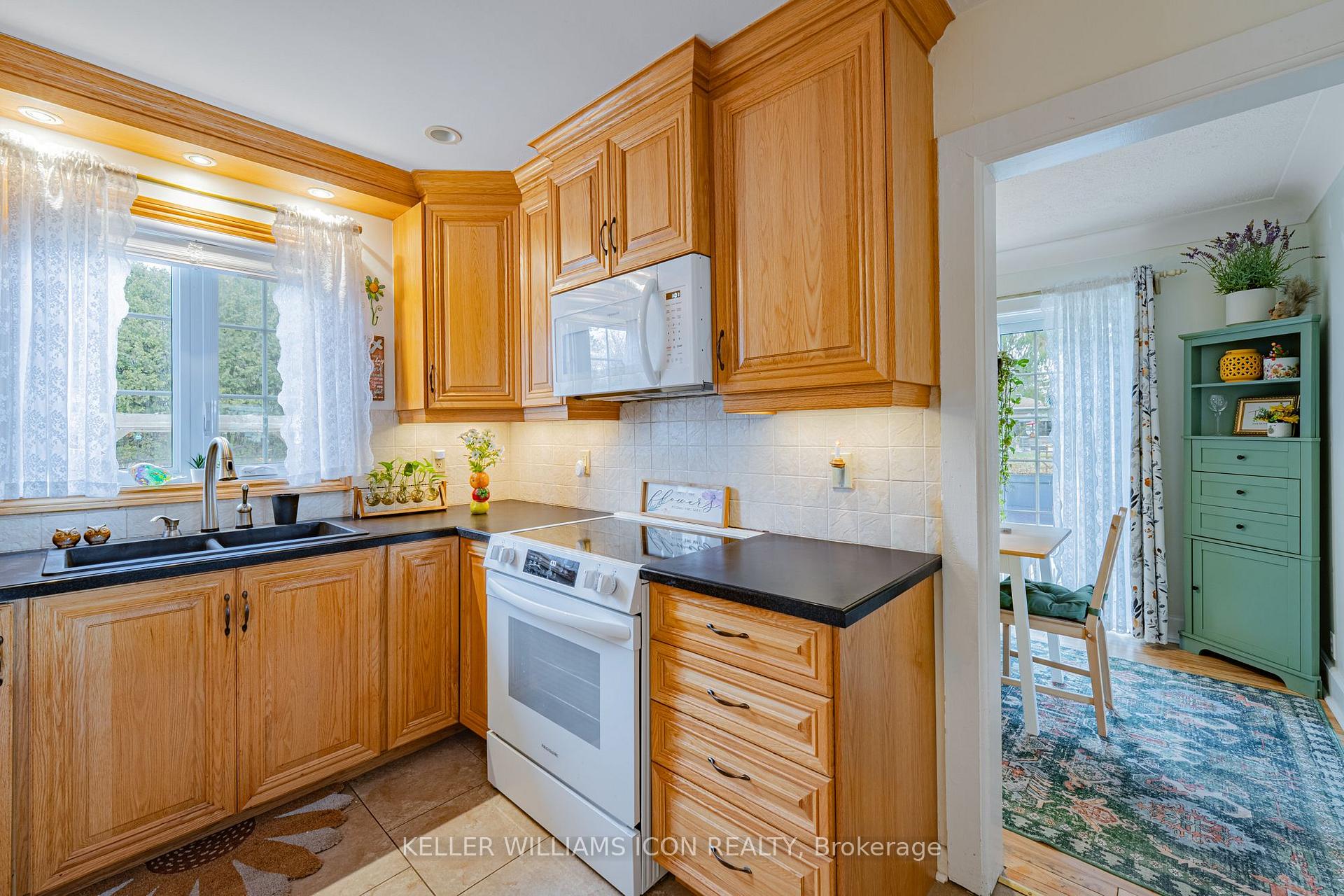 Photo 16 of 320 Donald B. Munro Drive, Ottawa, Carp — HOMEH