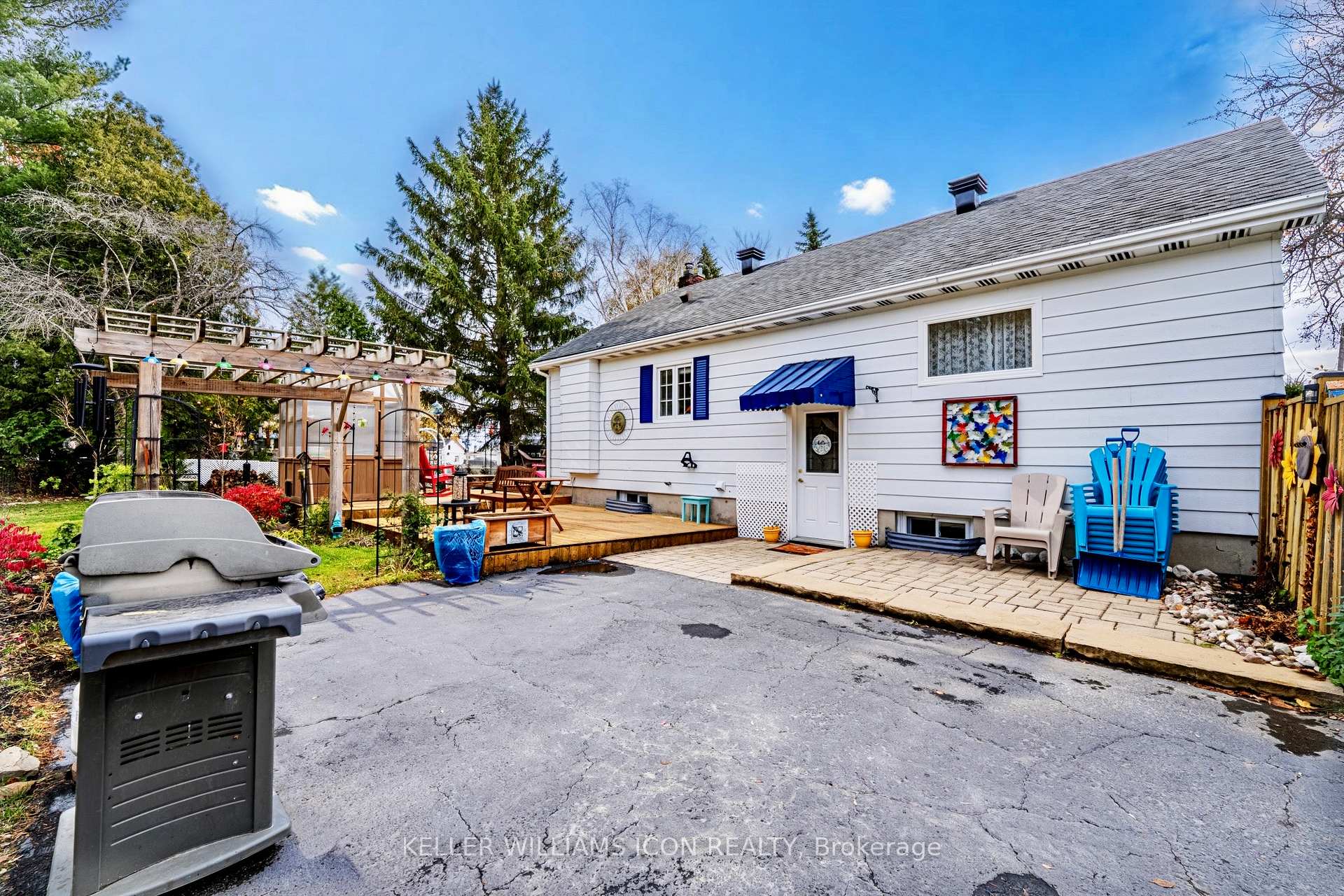 Photo 29 of 320 Donald B. Munro Drive, Ottawa, Carp — HOMEH