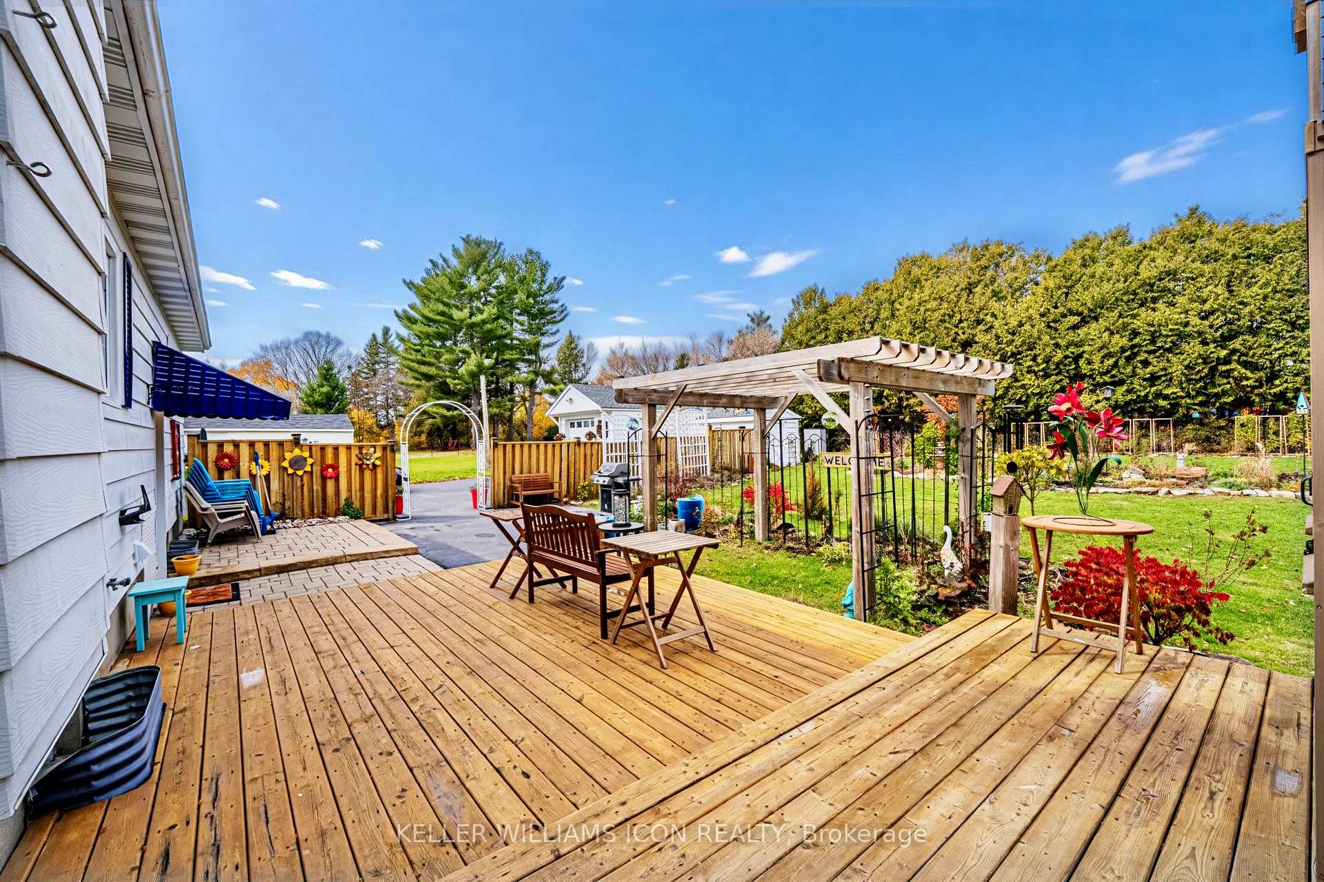 Photo 33 of 320 Donald B. Munro Drive, Ottawa, Carp — HOMEH