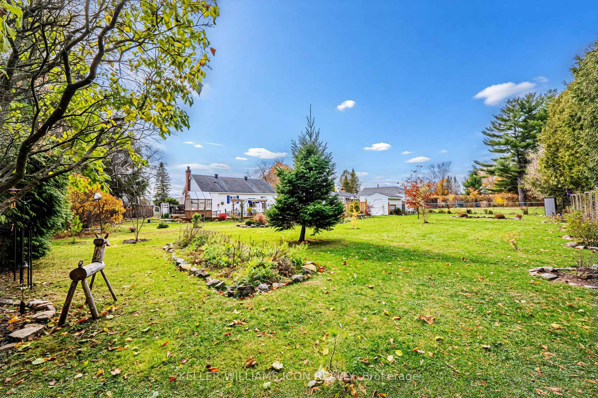 Photo 31 of 320 Donald B. Munro Drive, Ottawa, Carp — HOMEH