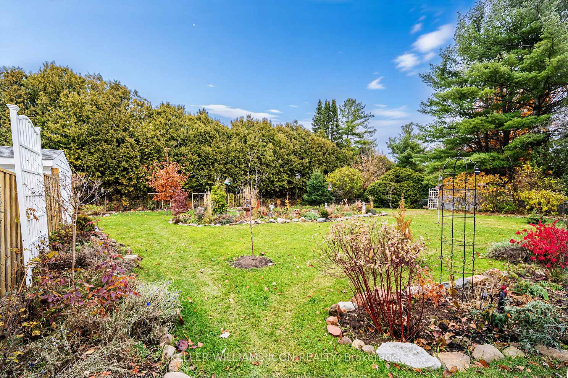 Photo 39 of 320 Donald B. Munro Drive, Ottawa, Carp — HOMEH