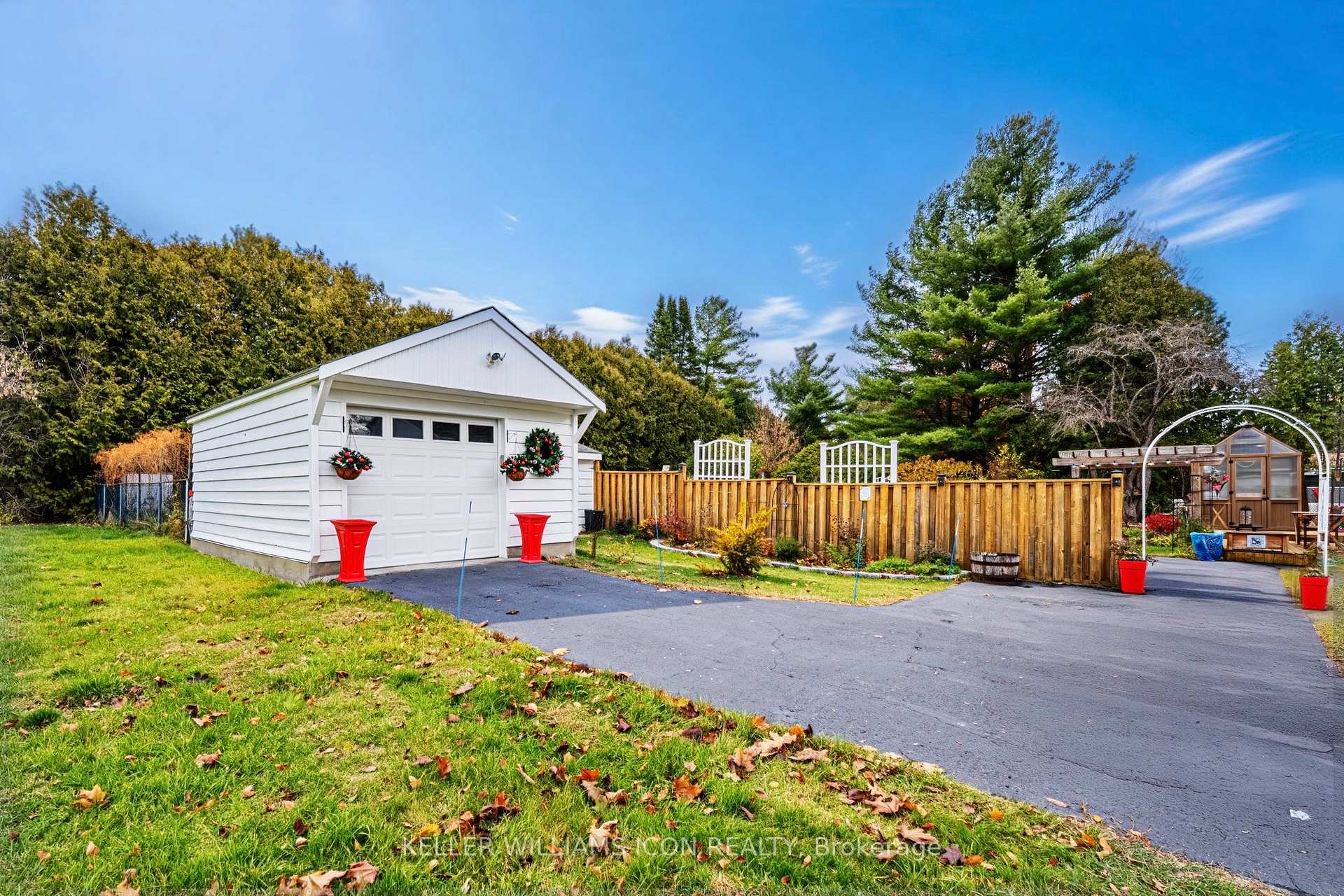 Photo 38 of 320 Donald B. Munro Drive, Ottawa, Carp — HOMEH