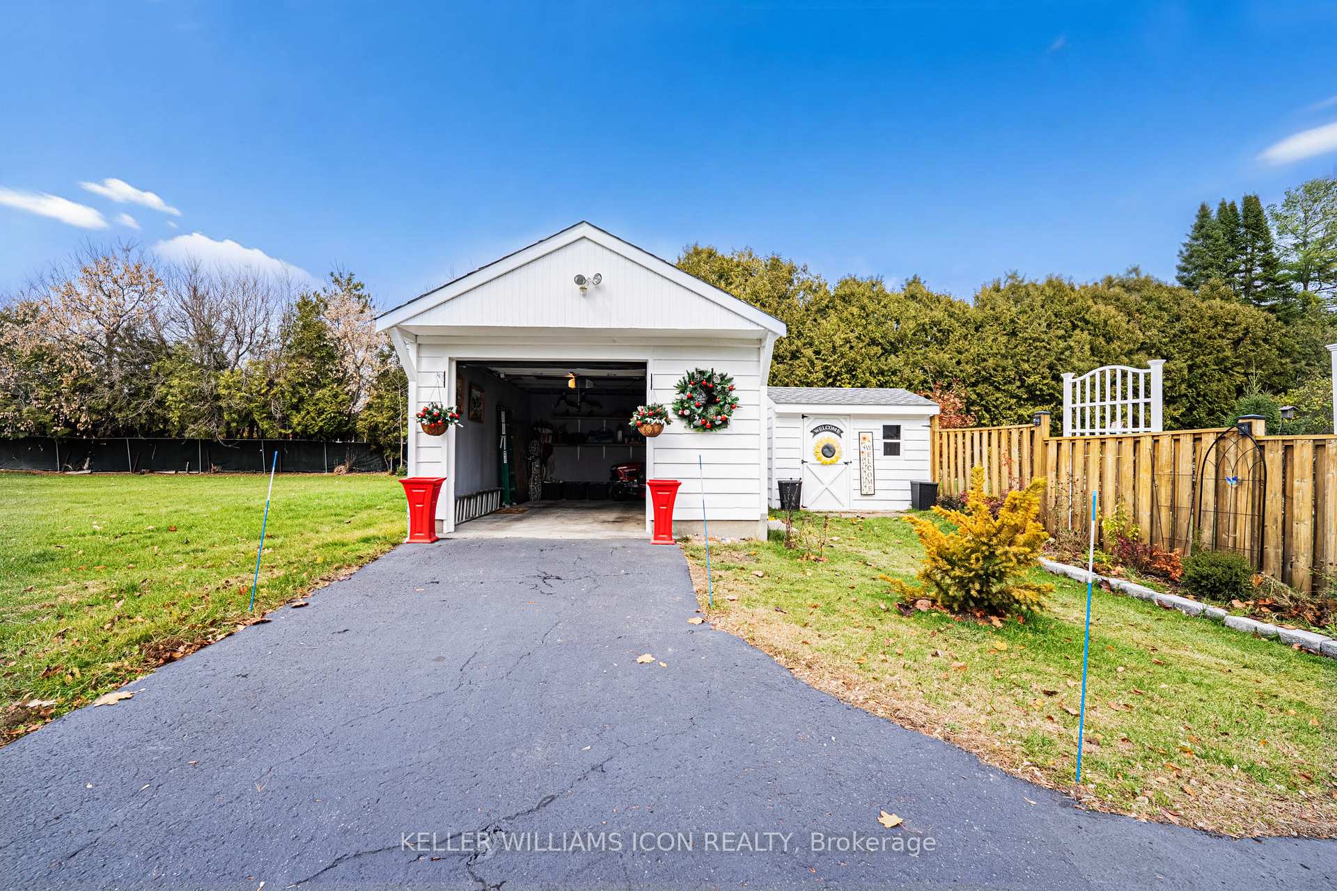 Photo 37 of 320 Donald B. Munro Drive, Ottawa, Carp — HOMEH