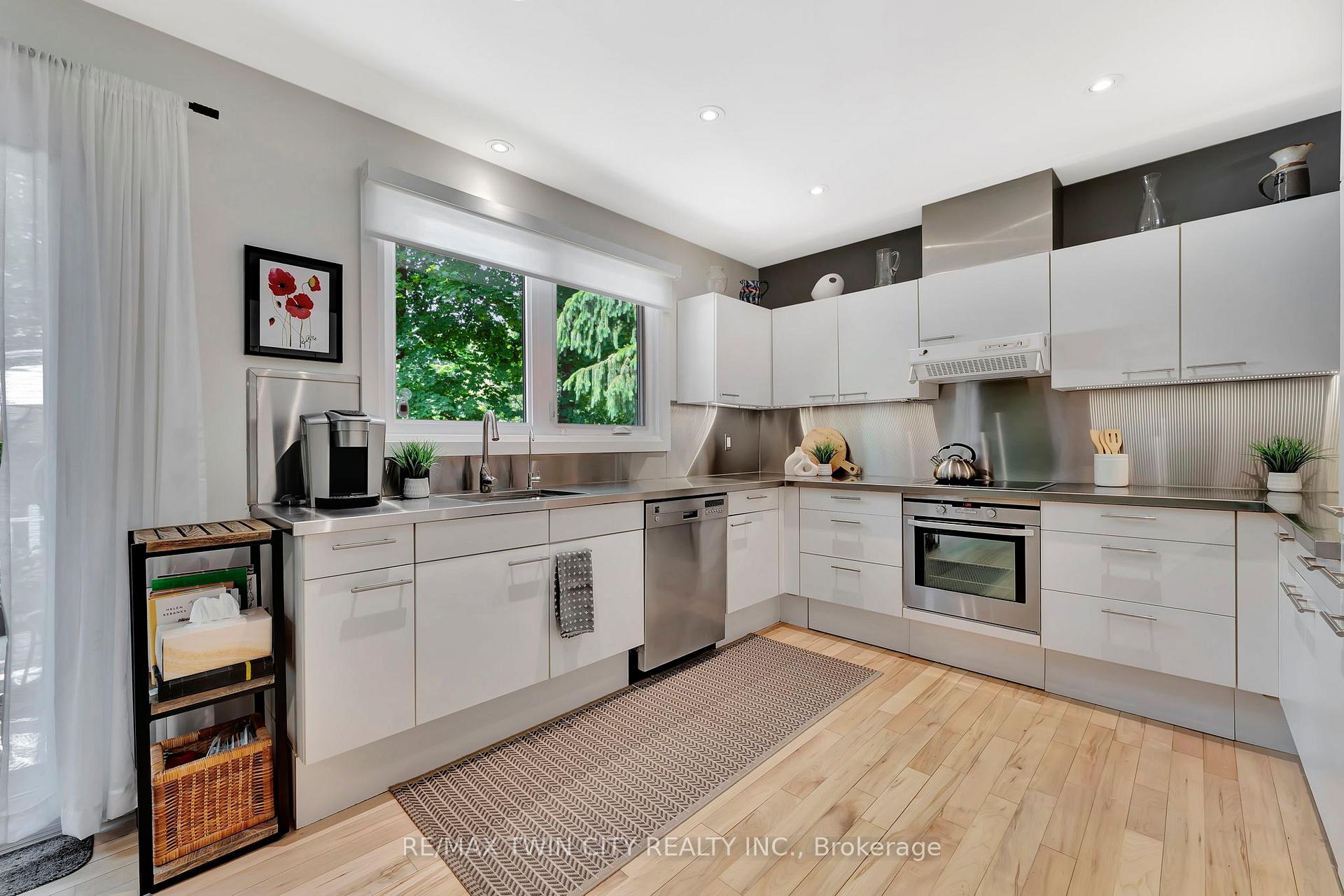 Photo 11 of Unit 1, 10 Stuart Street, Guelph, St. George's — HOMEH